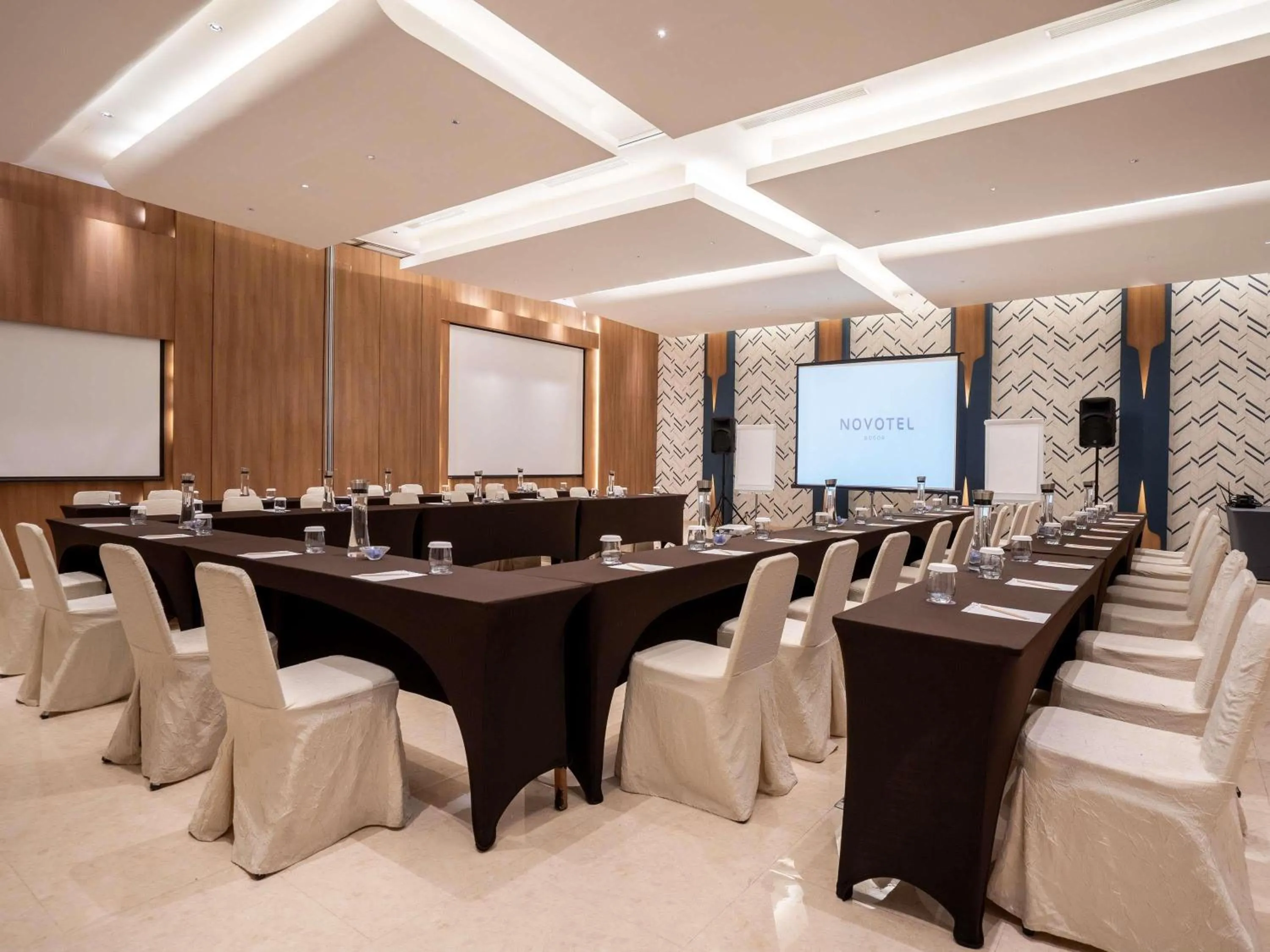 Meeting/conference room in Novotel Bogor Golf Resort