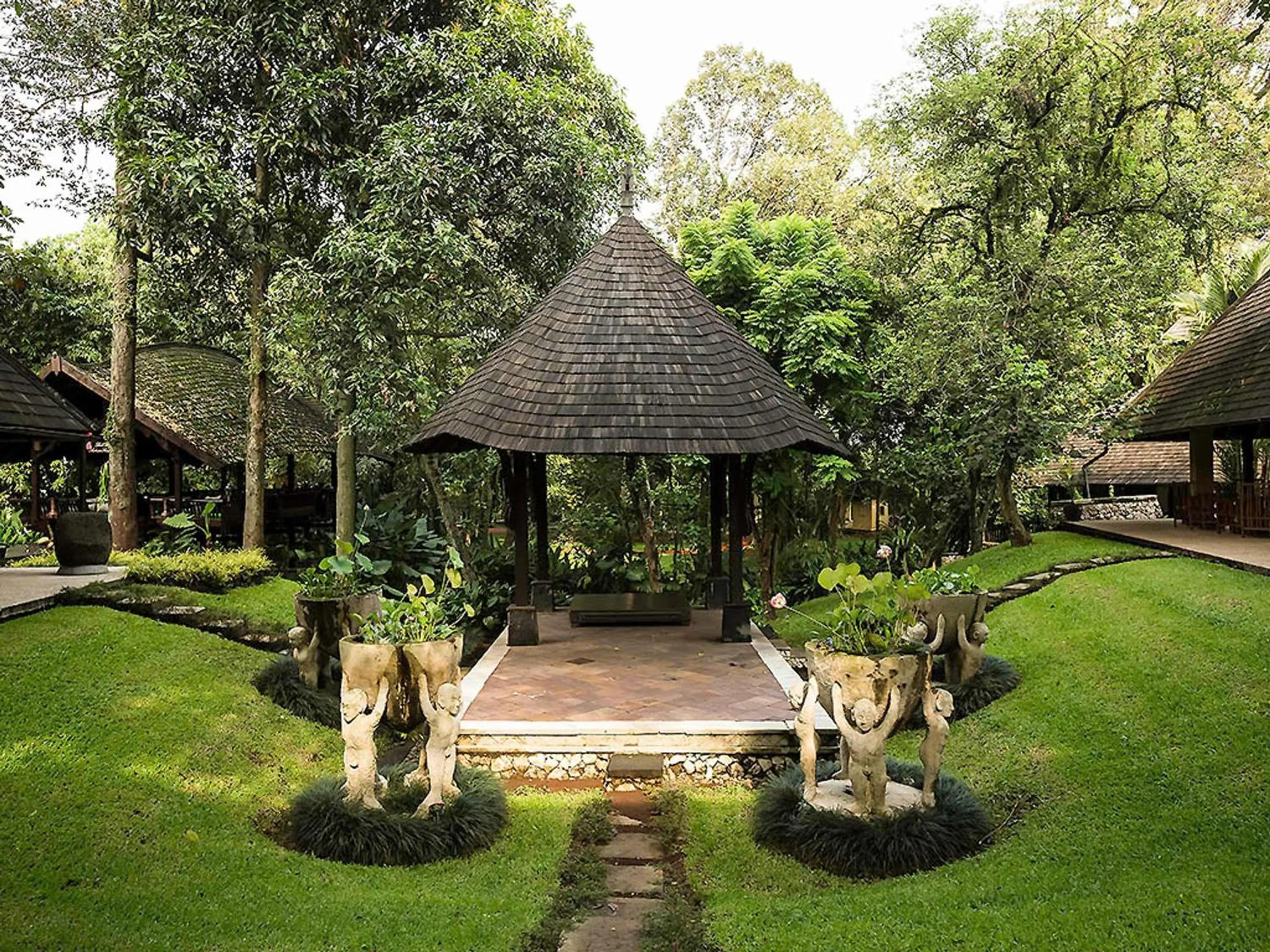 Restaurant/places to eat in Novotel Bogor Golf Resort