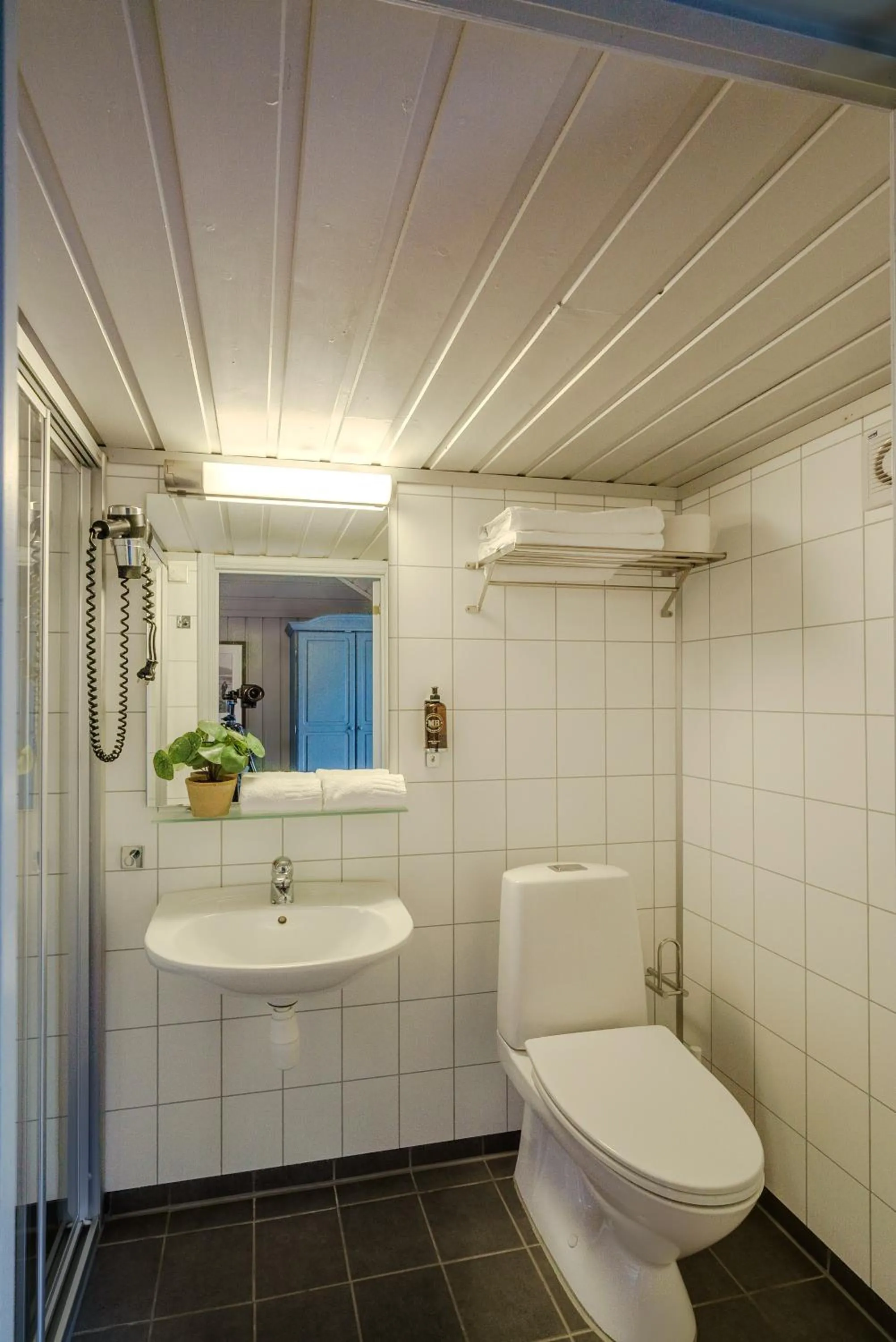 Shower in Håholmen - by Classic Norway Hotels