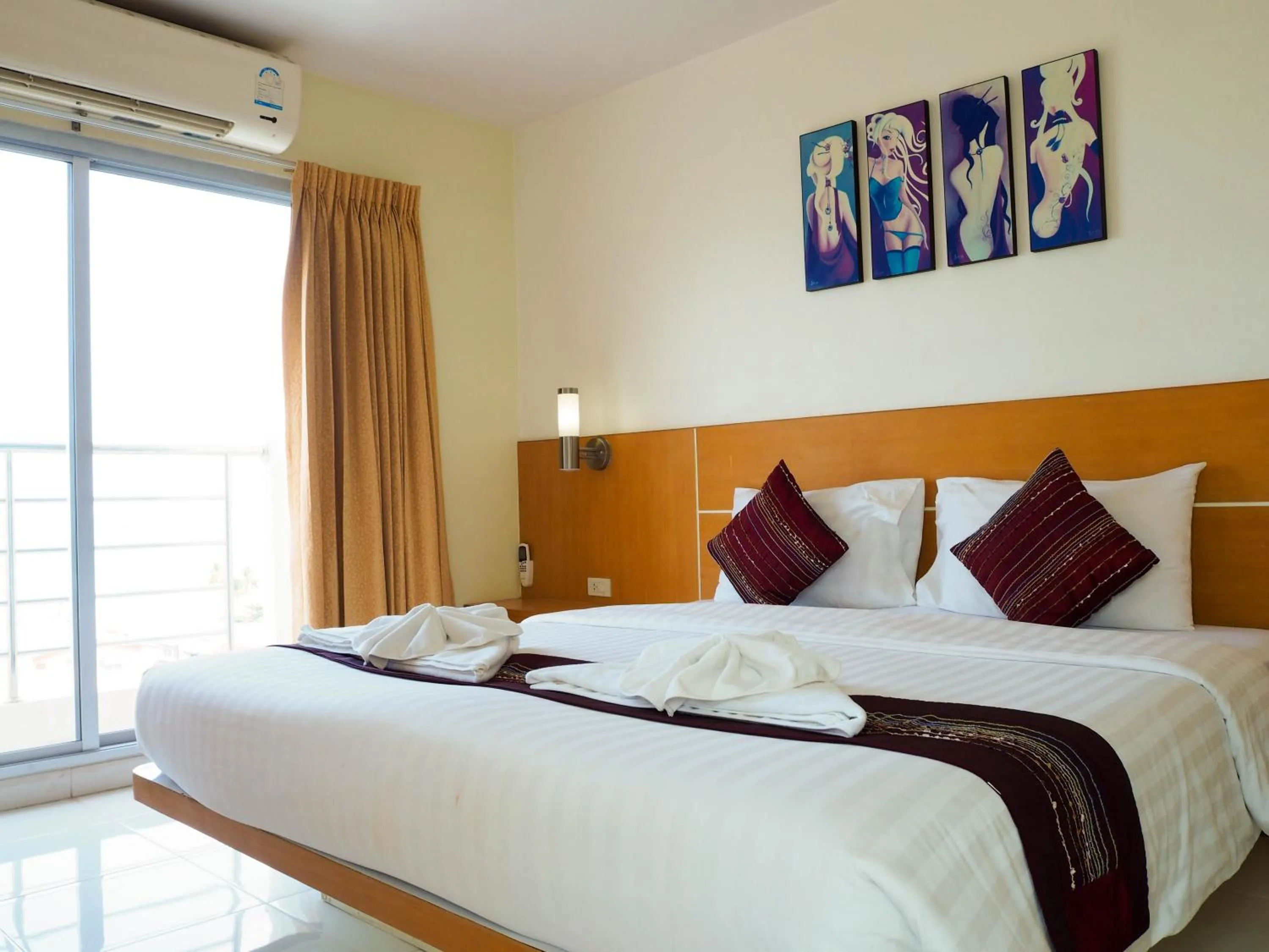 Bed in Eastiny Seven Hotel