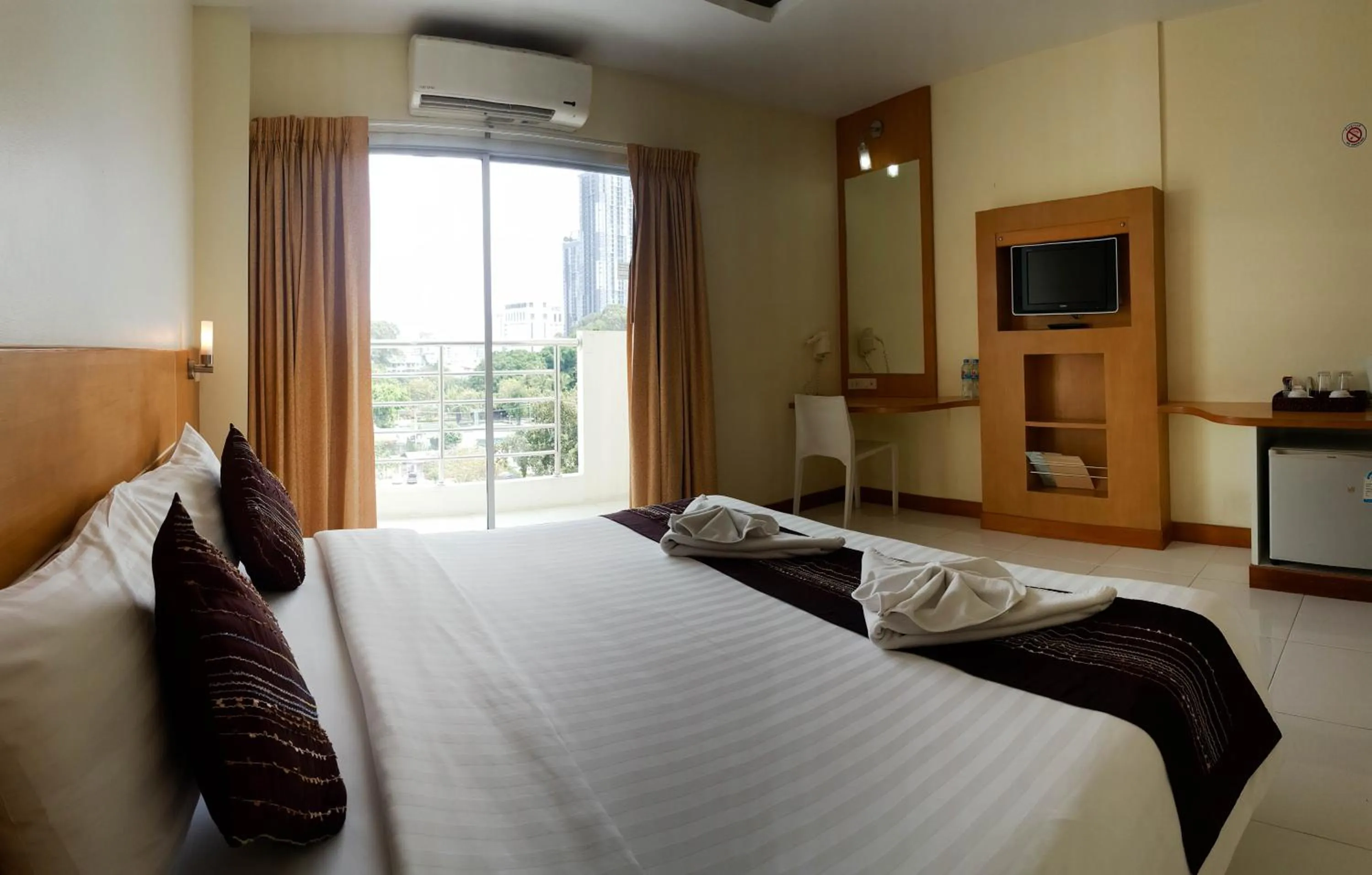 Bed in Eastiny Seven Hotel