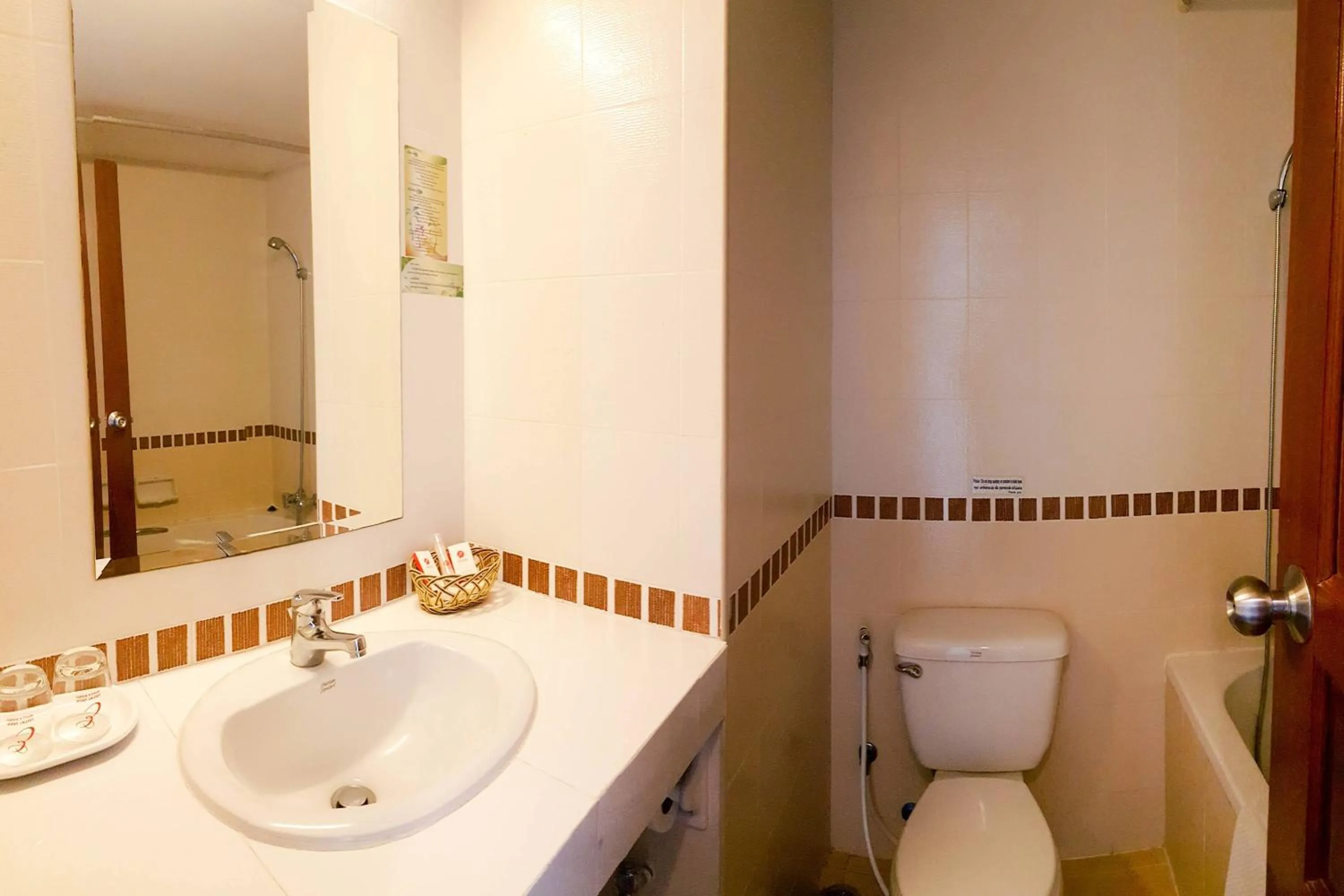 Bathroom in Eastiny Seven Hotel