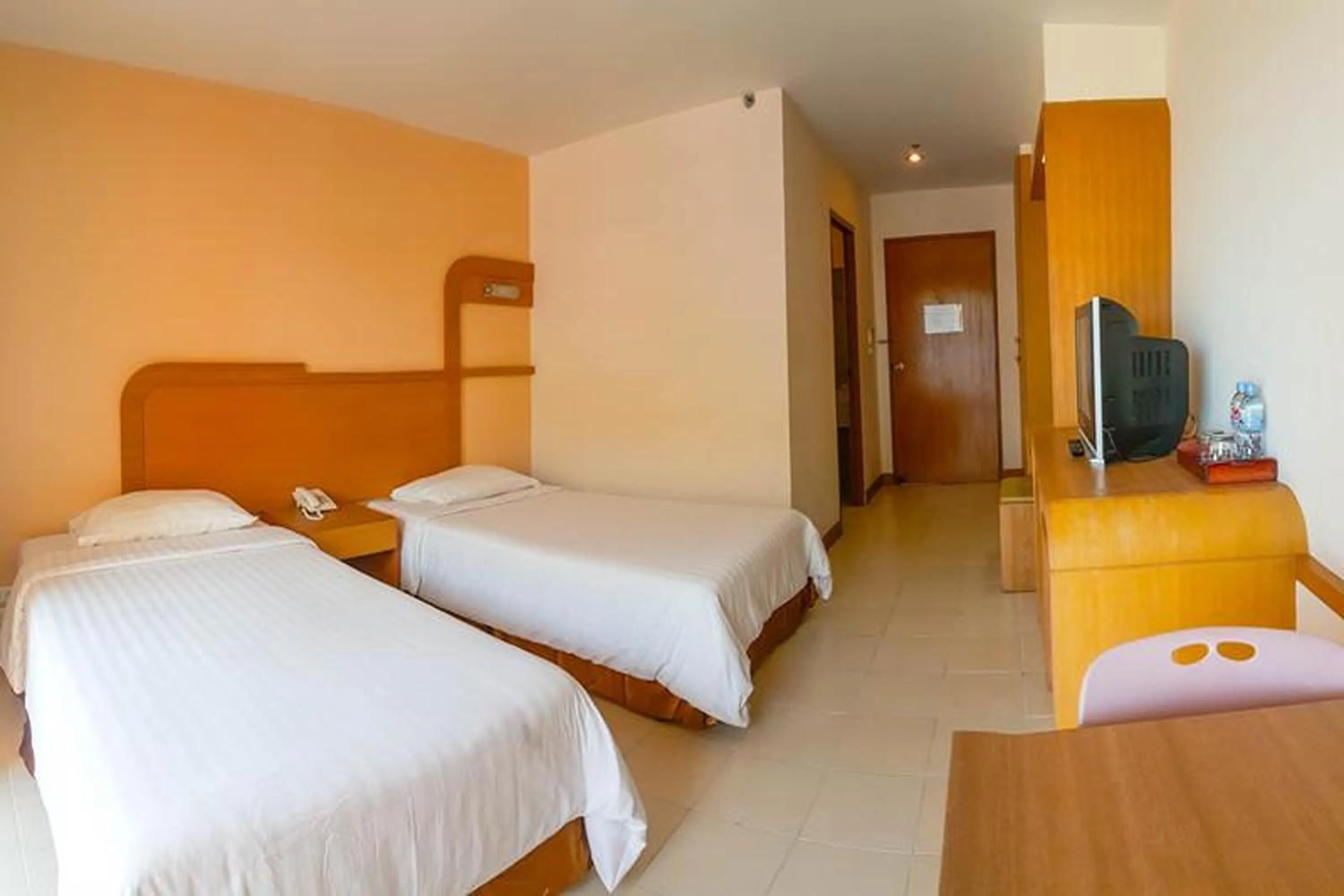 Bed in Eastiny Seven Hotel