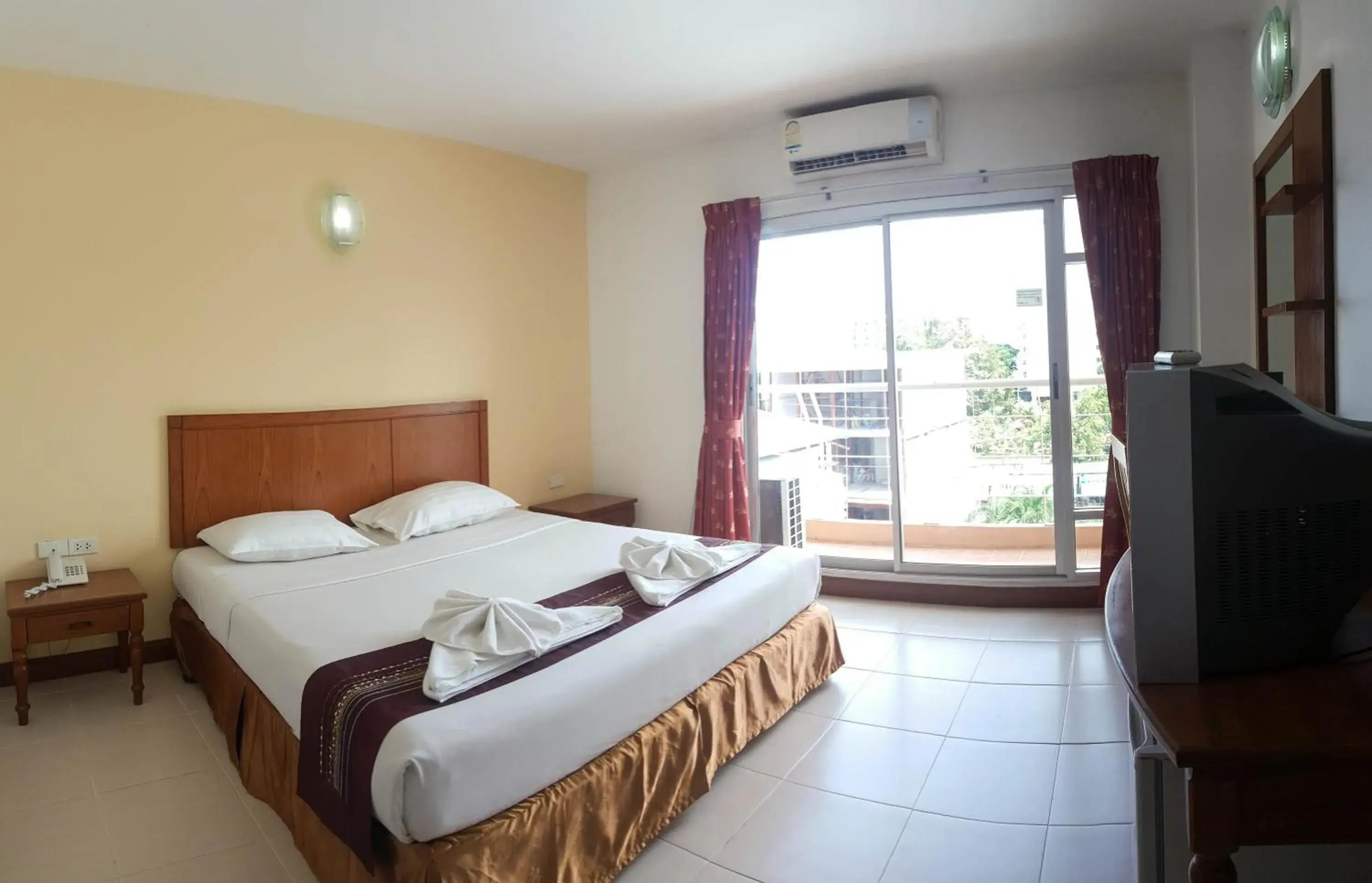 King Room with Pool View in Eastiny Seven Hotel King Room with Pool View in Eastiny Seven Hotel