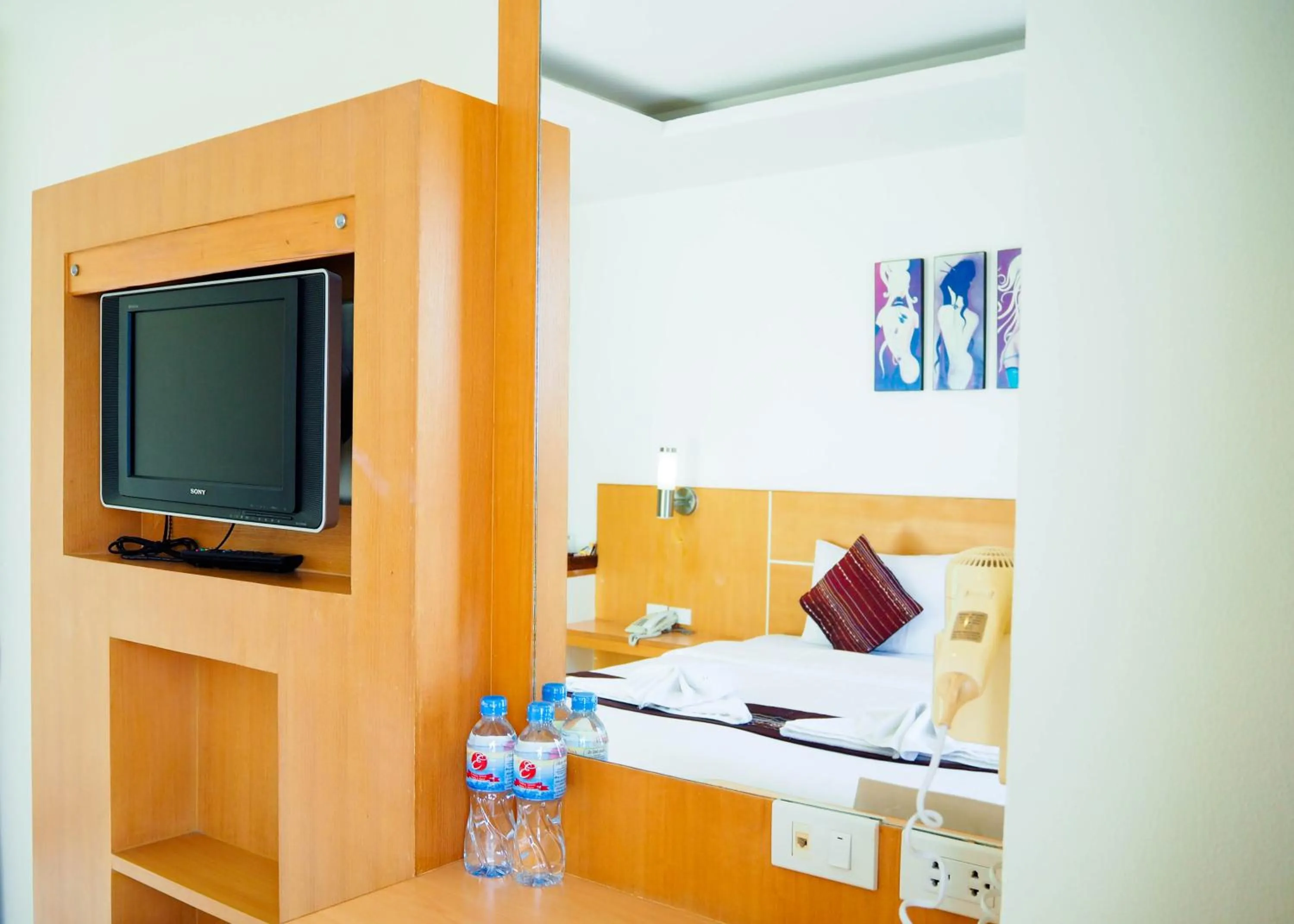 Bed in Eastiny Seven Hotel