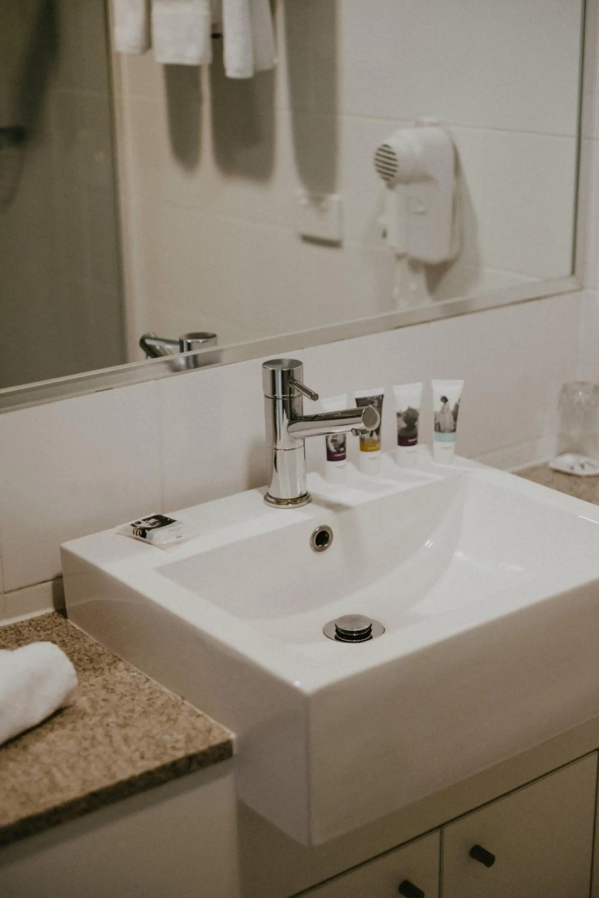 Bathroom in Mercure Clear Mountain Lodge
