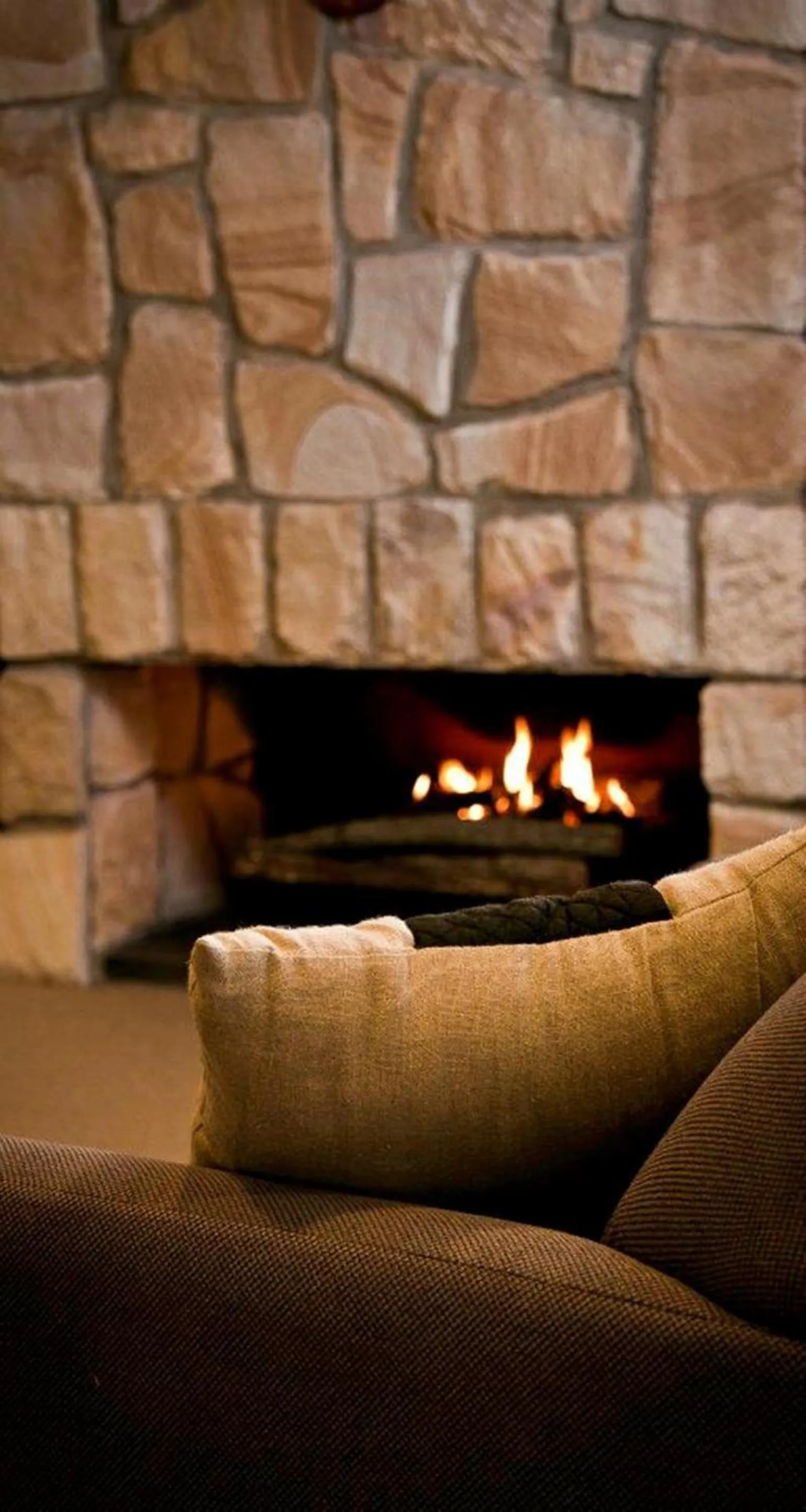 Evening entertainment in Mercure Clear Mountain Lodge