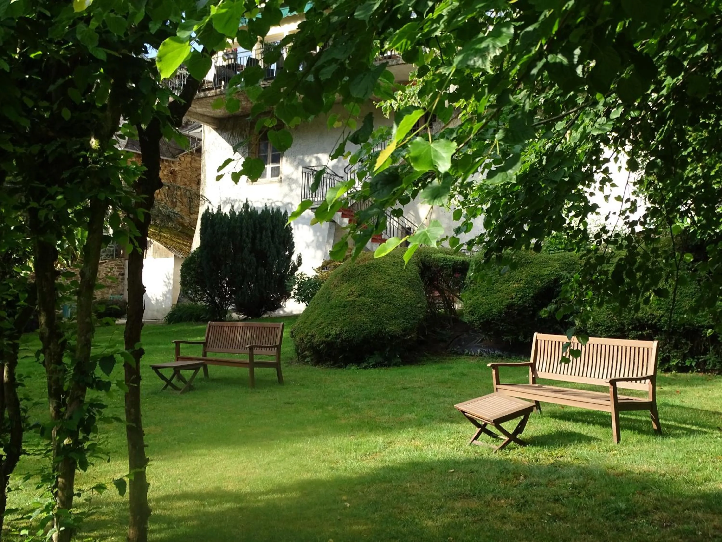 Garden in Logis Hôtel AMBROISE