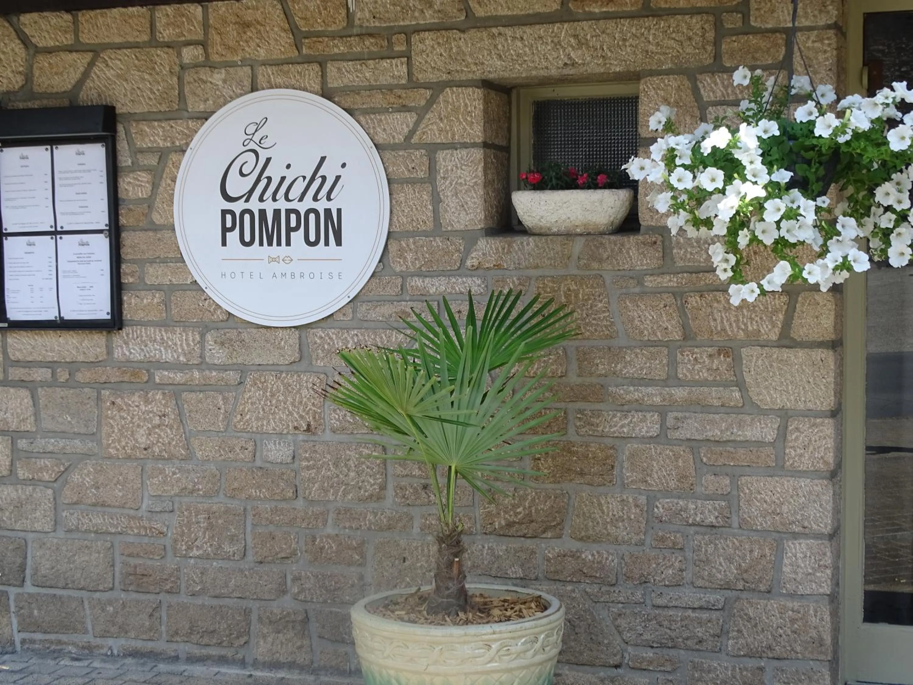 Property building in Logis Hôtel AMBROISE