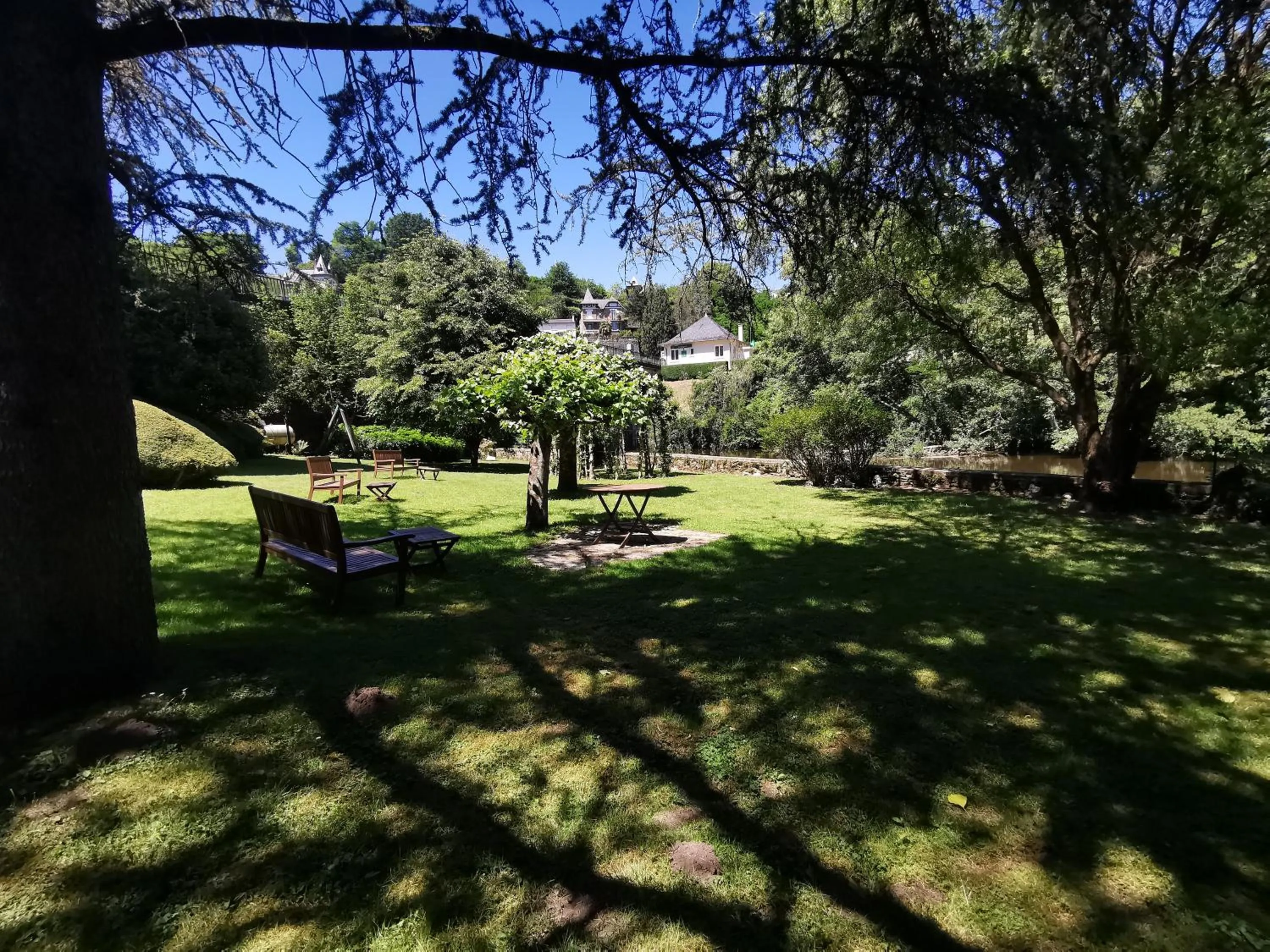 Summer in Logis Hôtel AMBROISE