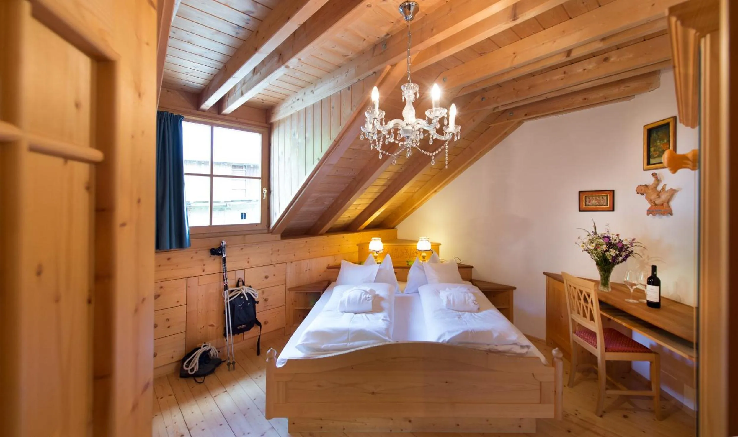 Photo of the whole room, Bed in Hotel Ansitz Jakoberhof