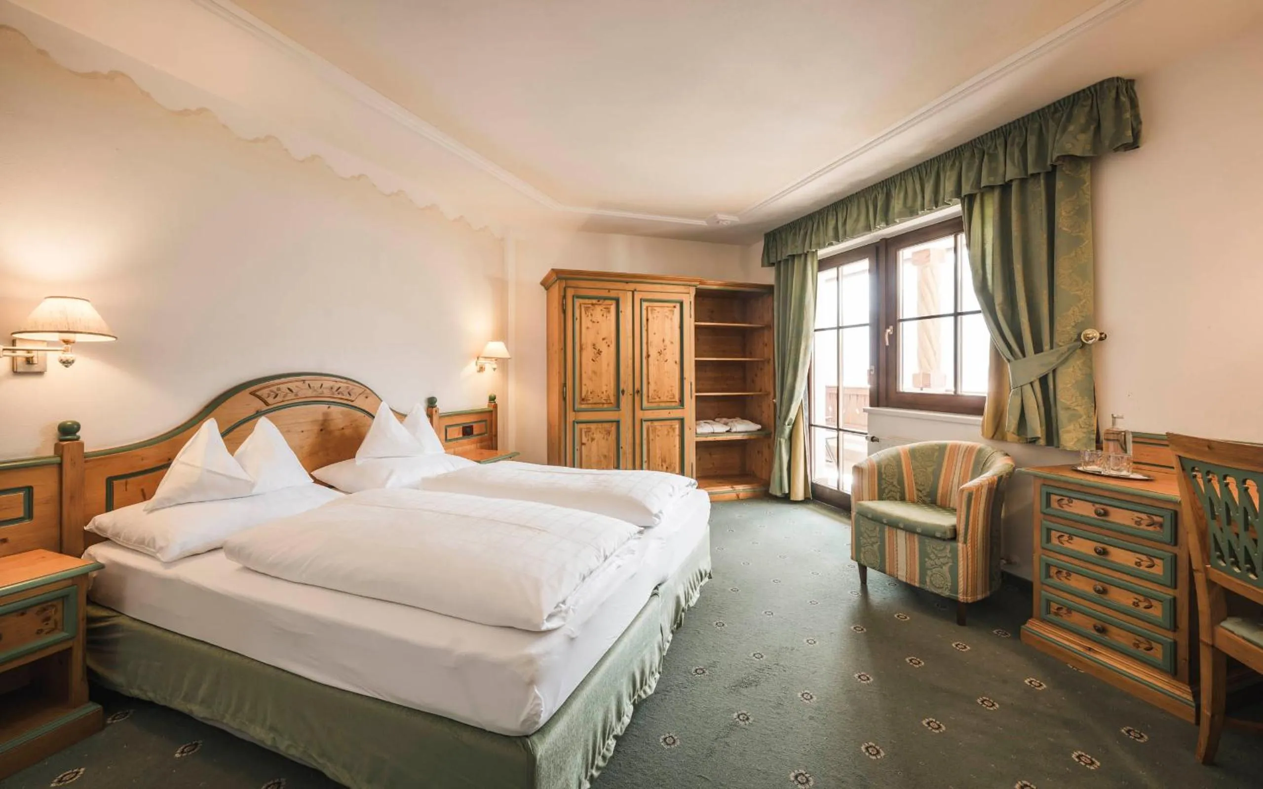 Photo of the whole room, Bed in Hotel Ansitz Jakoberhof