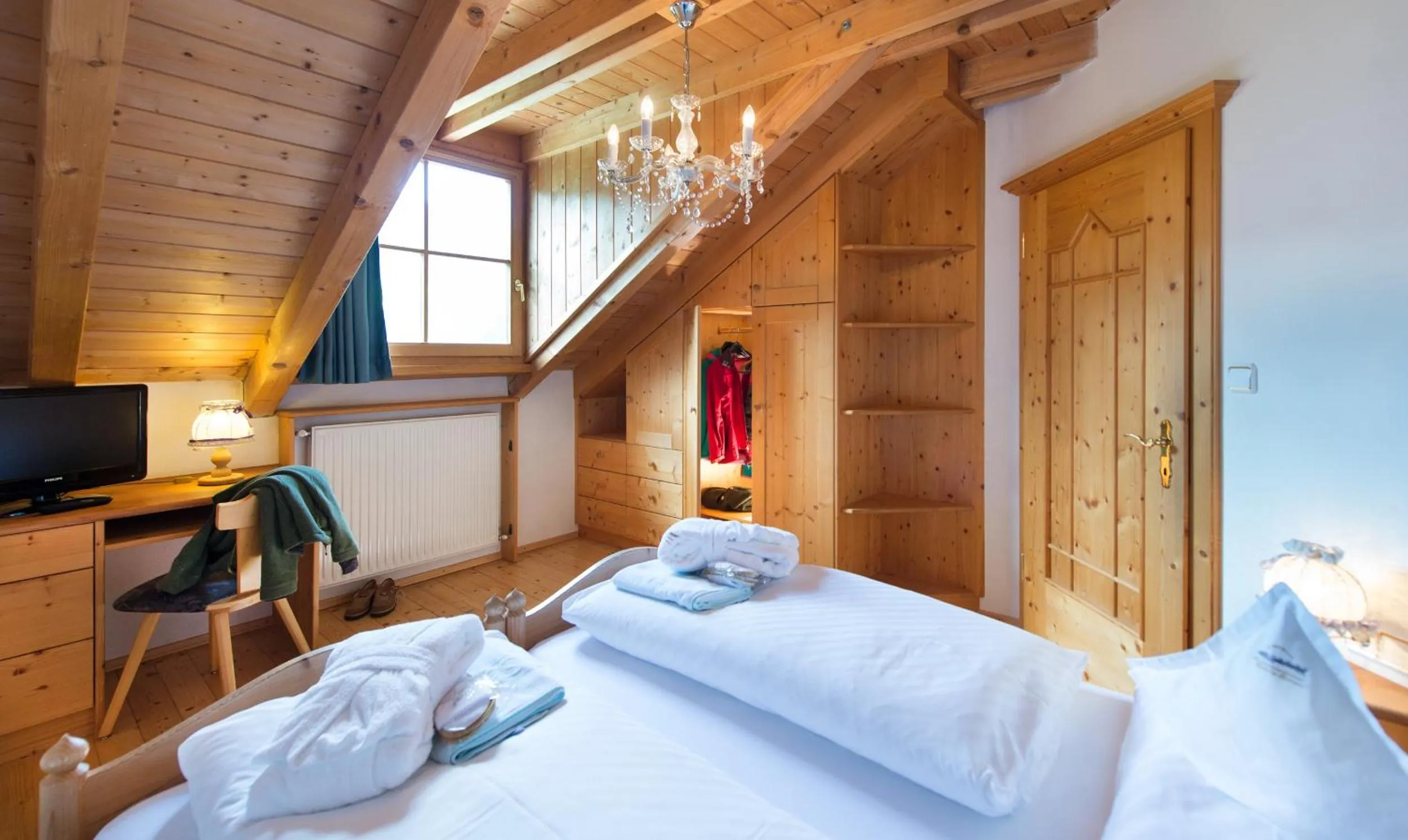 Photo of the whole room, Bed in Hotel Ansitz Jakoberhof