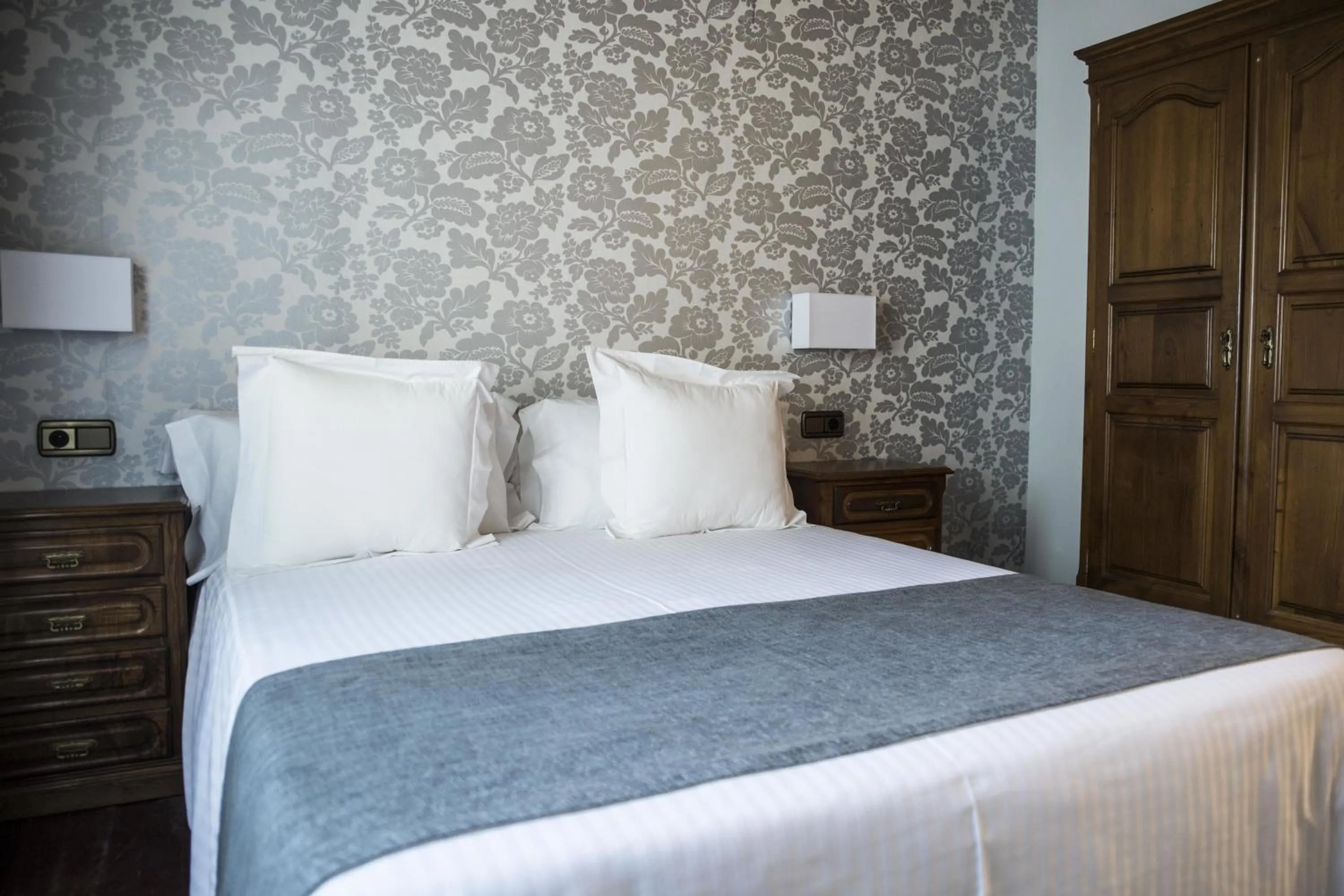 Decorative detail, Bed in Don Pablo