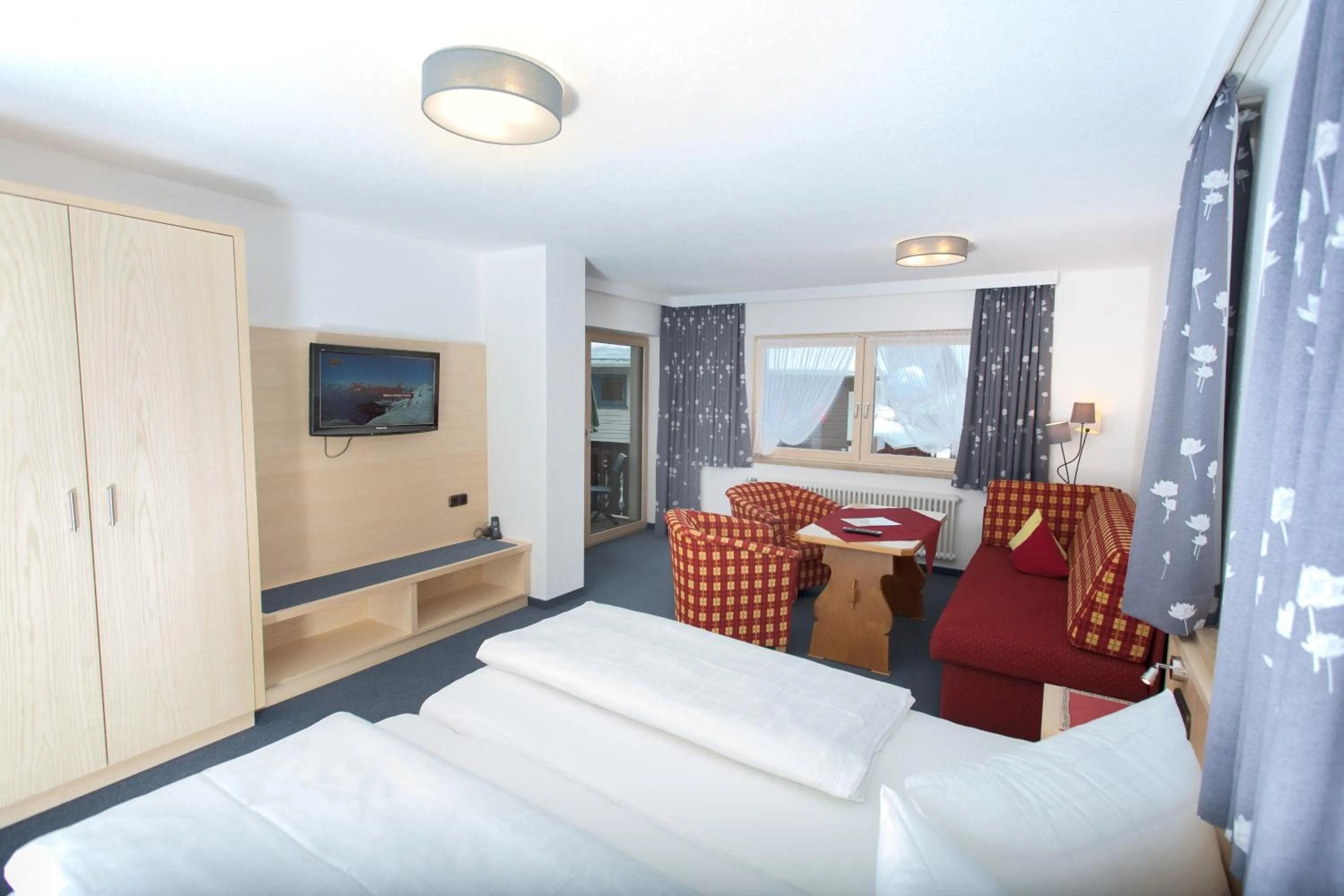 Photo of the whole room, Bed in Fideliushaus