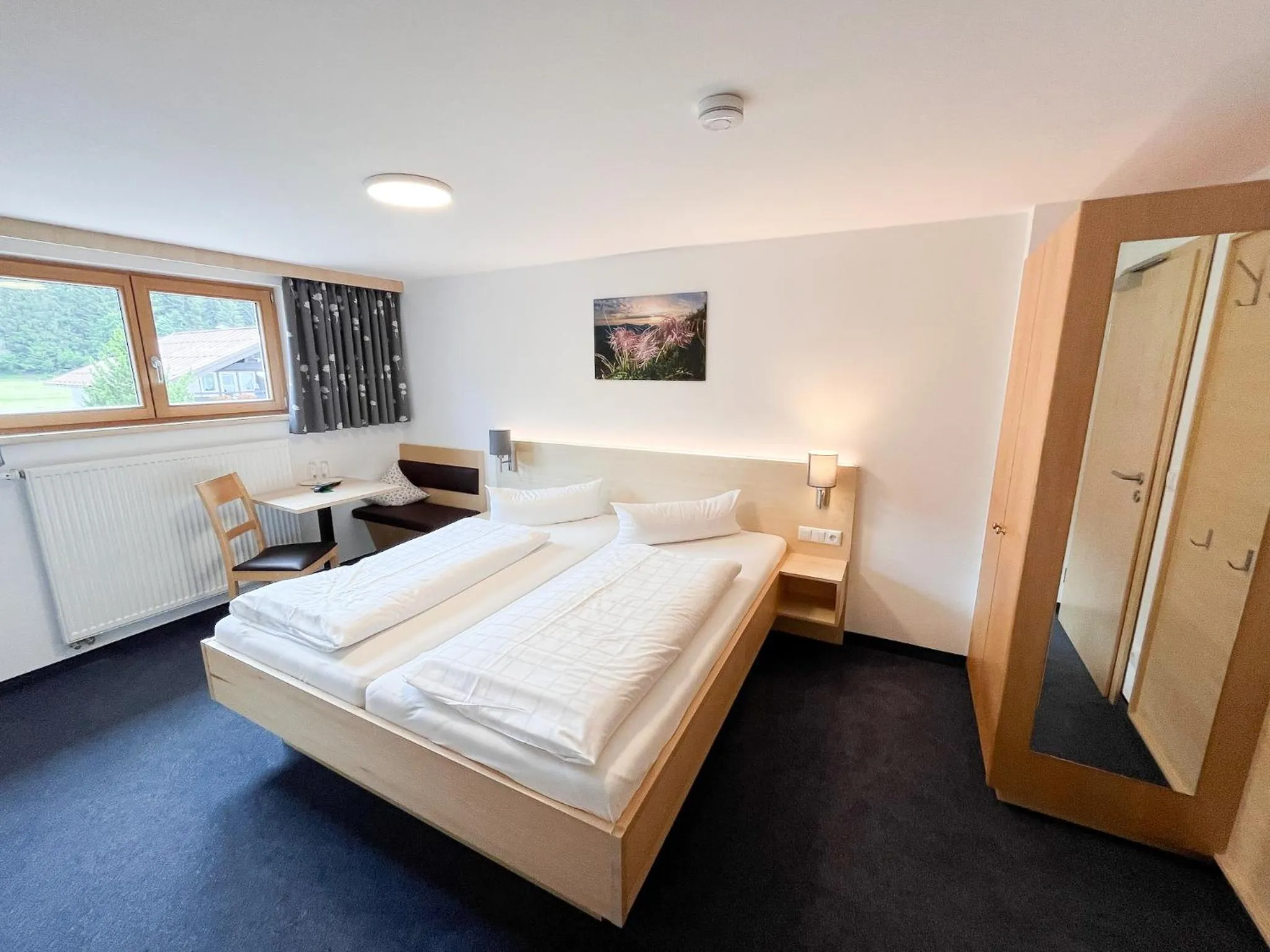 Photo of the whole room, Bed in Fideliushaus