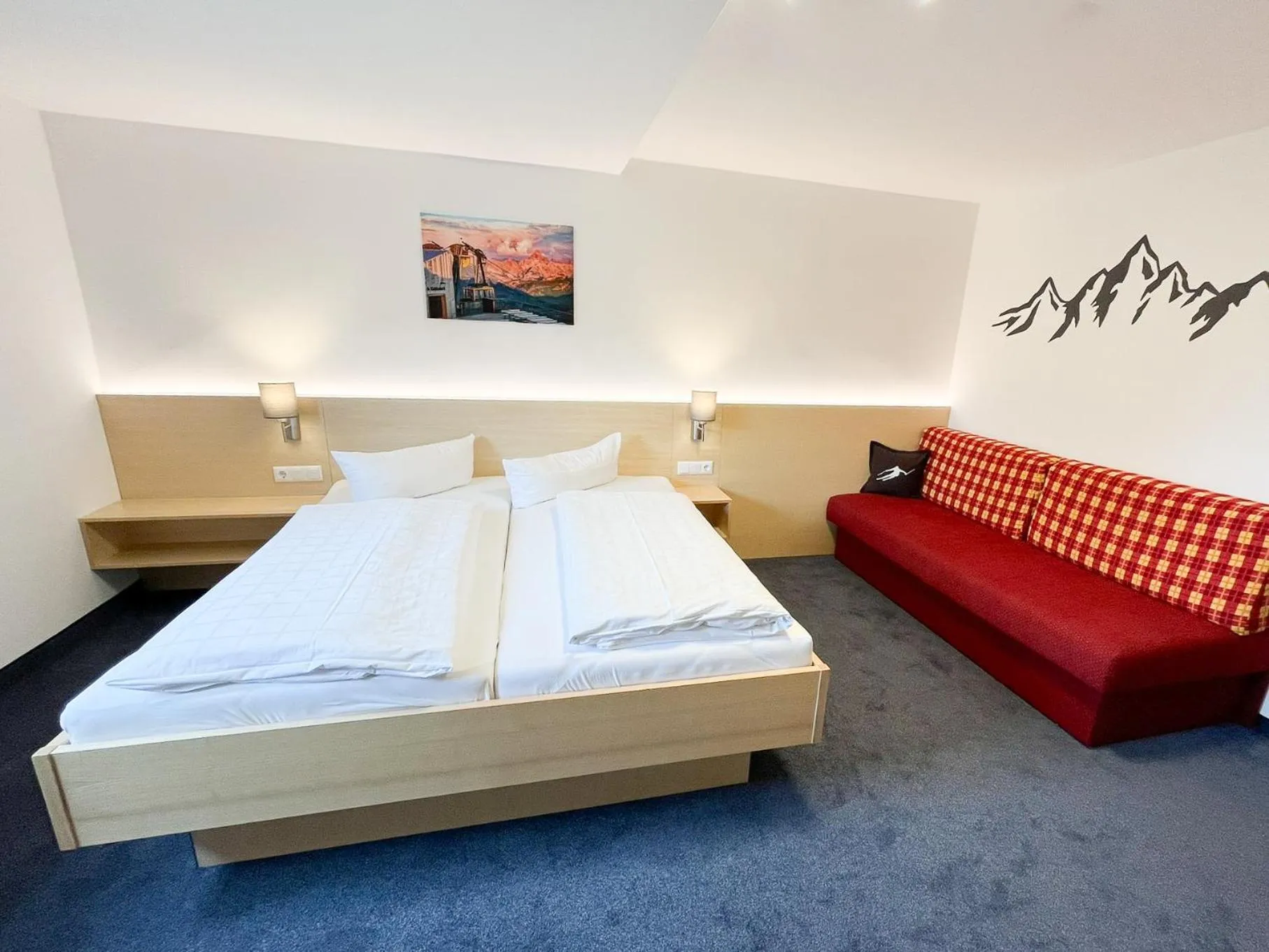 Photo of the whole room, Bed in Fideliushaus