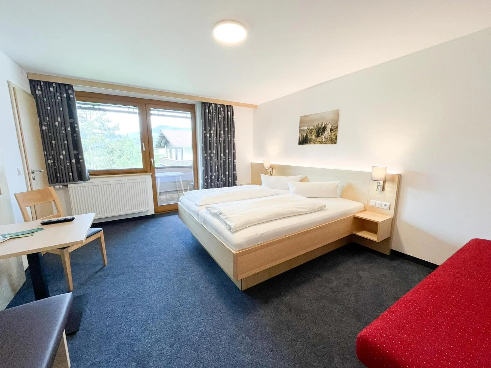 Photo of the whole room, Bed in Fideliushaus