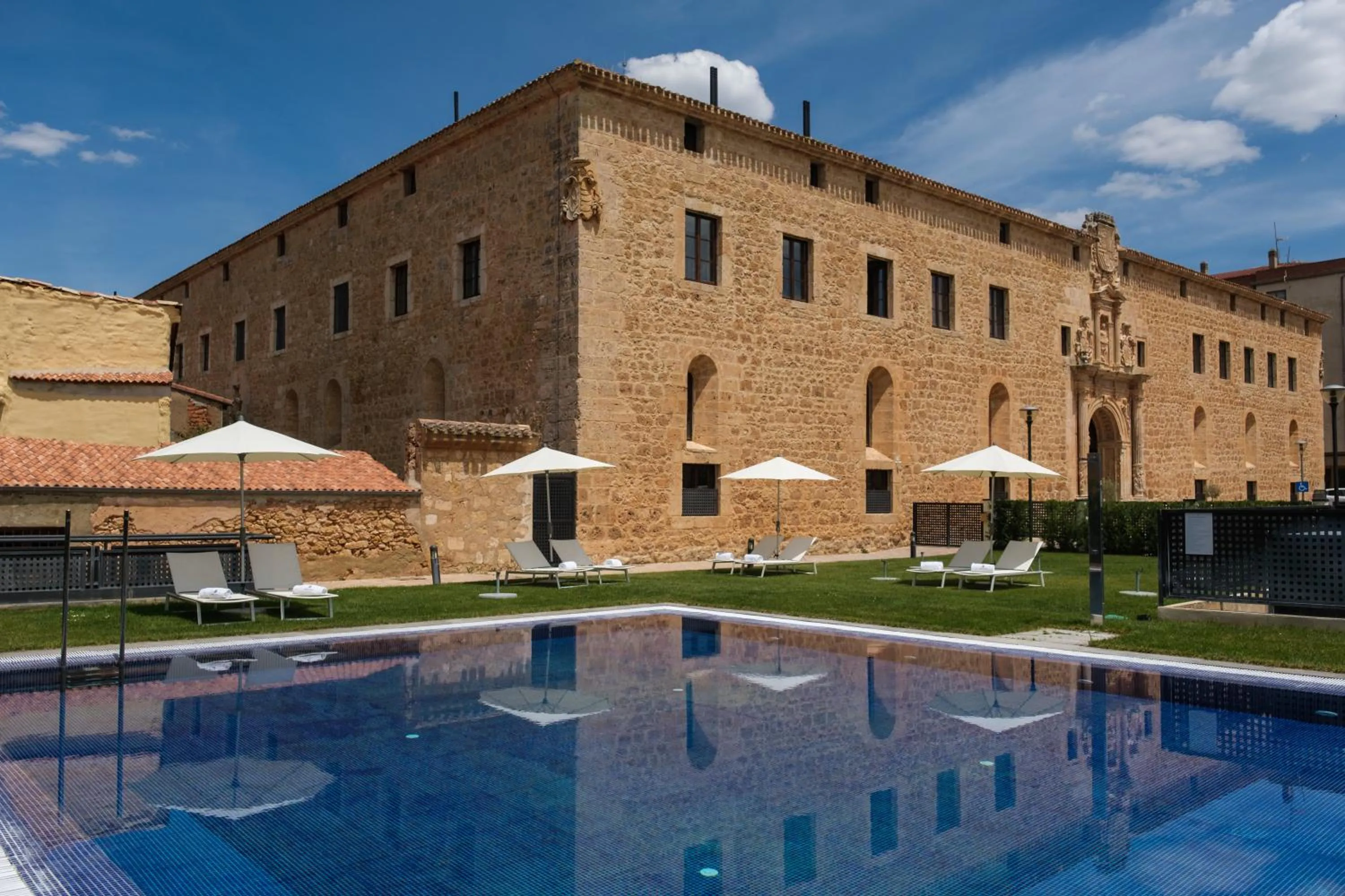 Swimming pool in Castilla Termal Burgo de Osma