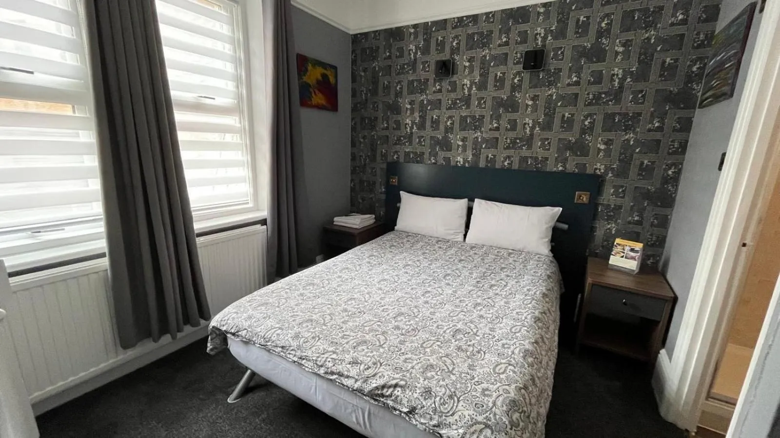 Bedroom, Bed in Charlotte Guest House