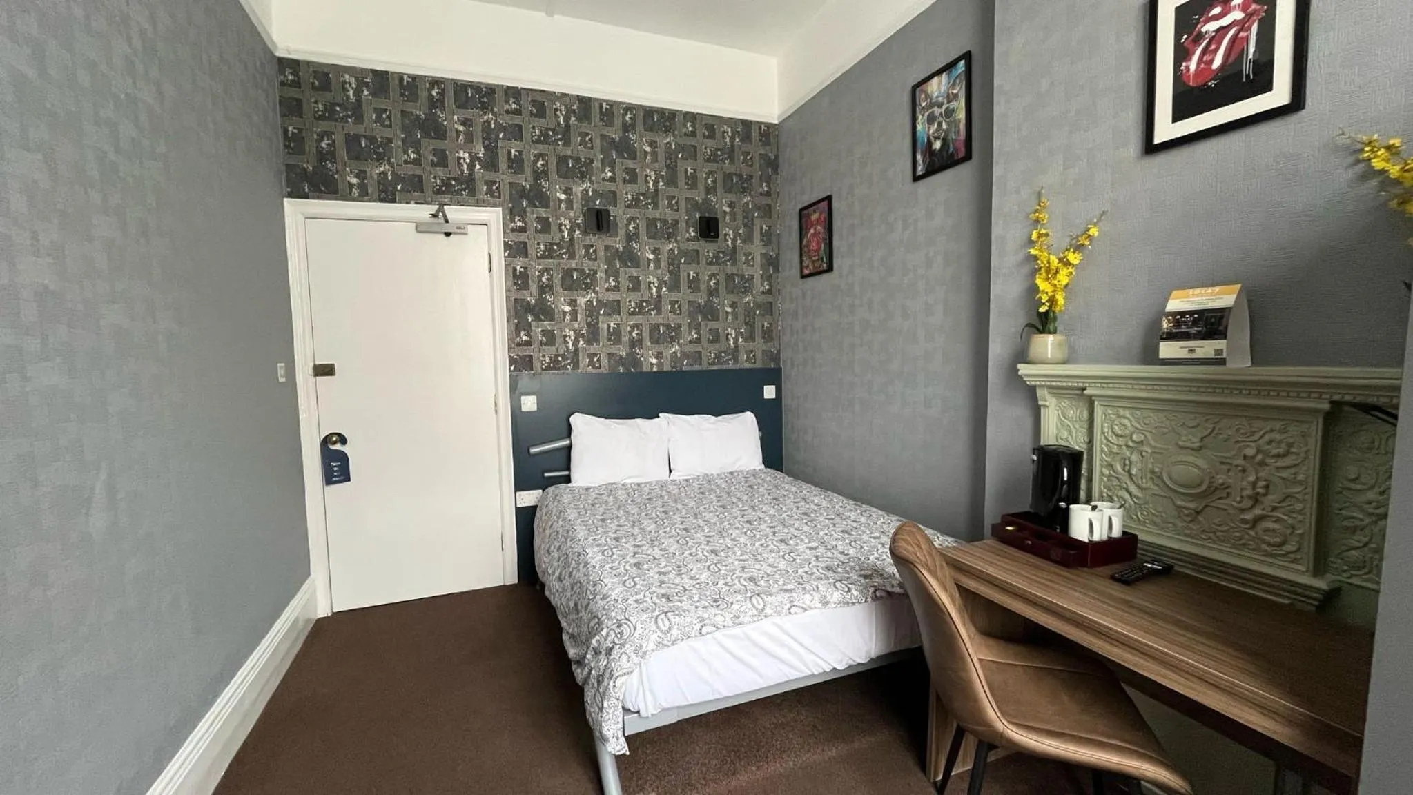 Bedroom, Bed in Charlotte Guest House