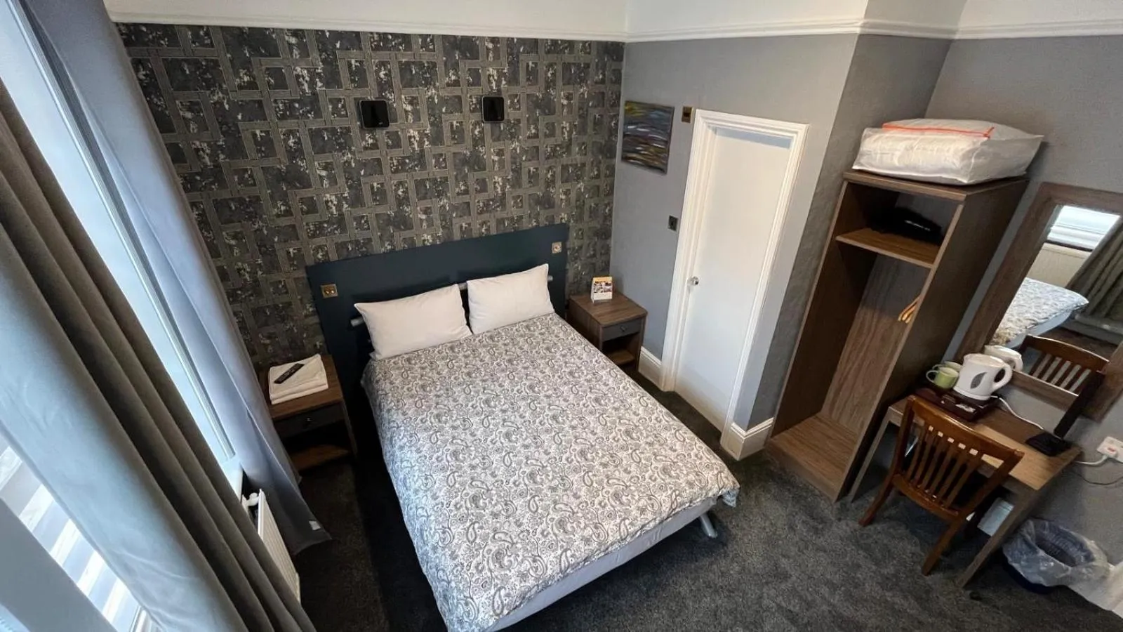 Bedroom, Bed in Charlotte Guest House