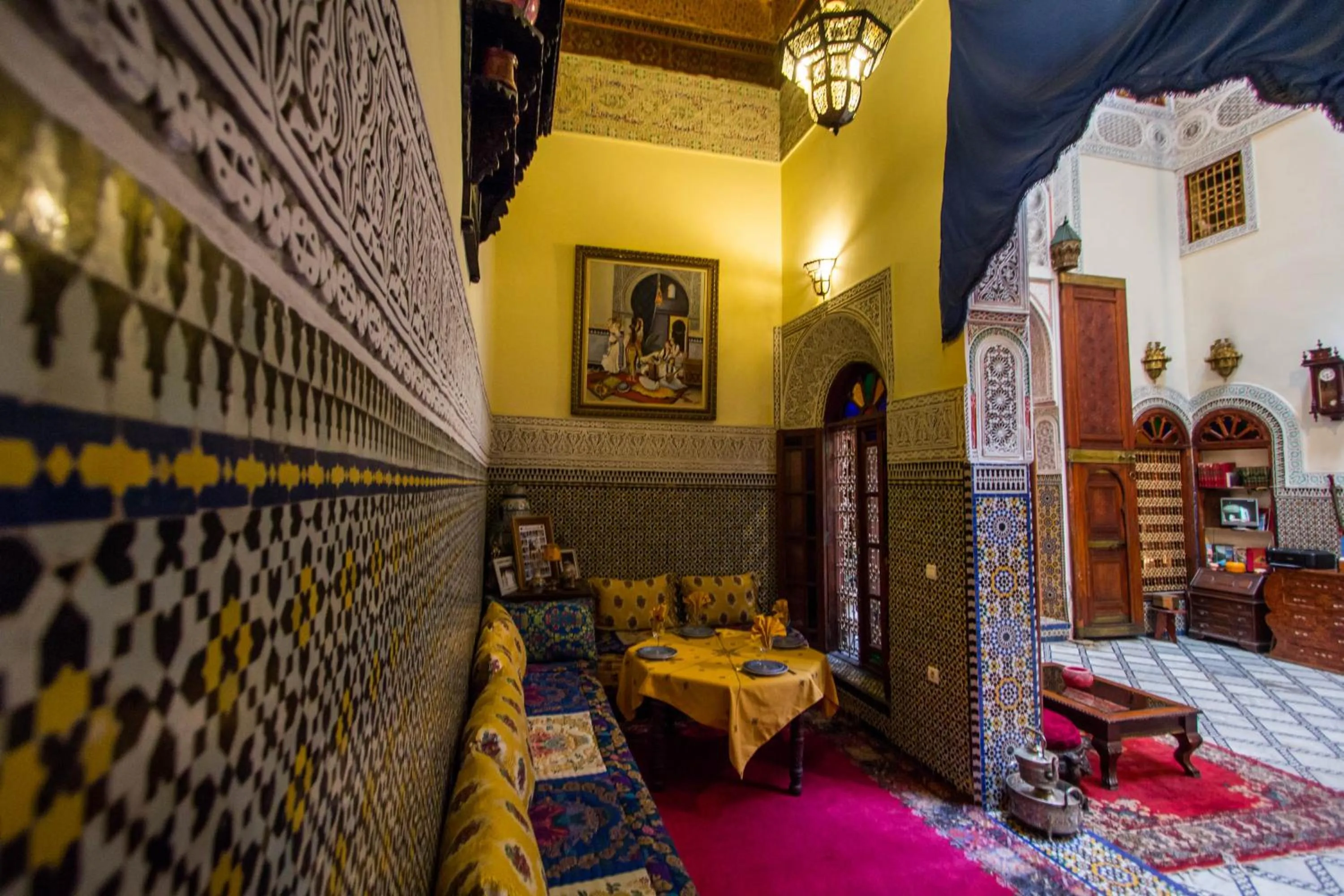 Restaurant/places to eat in Riad Ibn Khaldoun