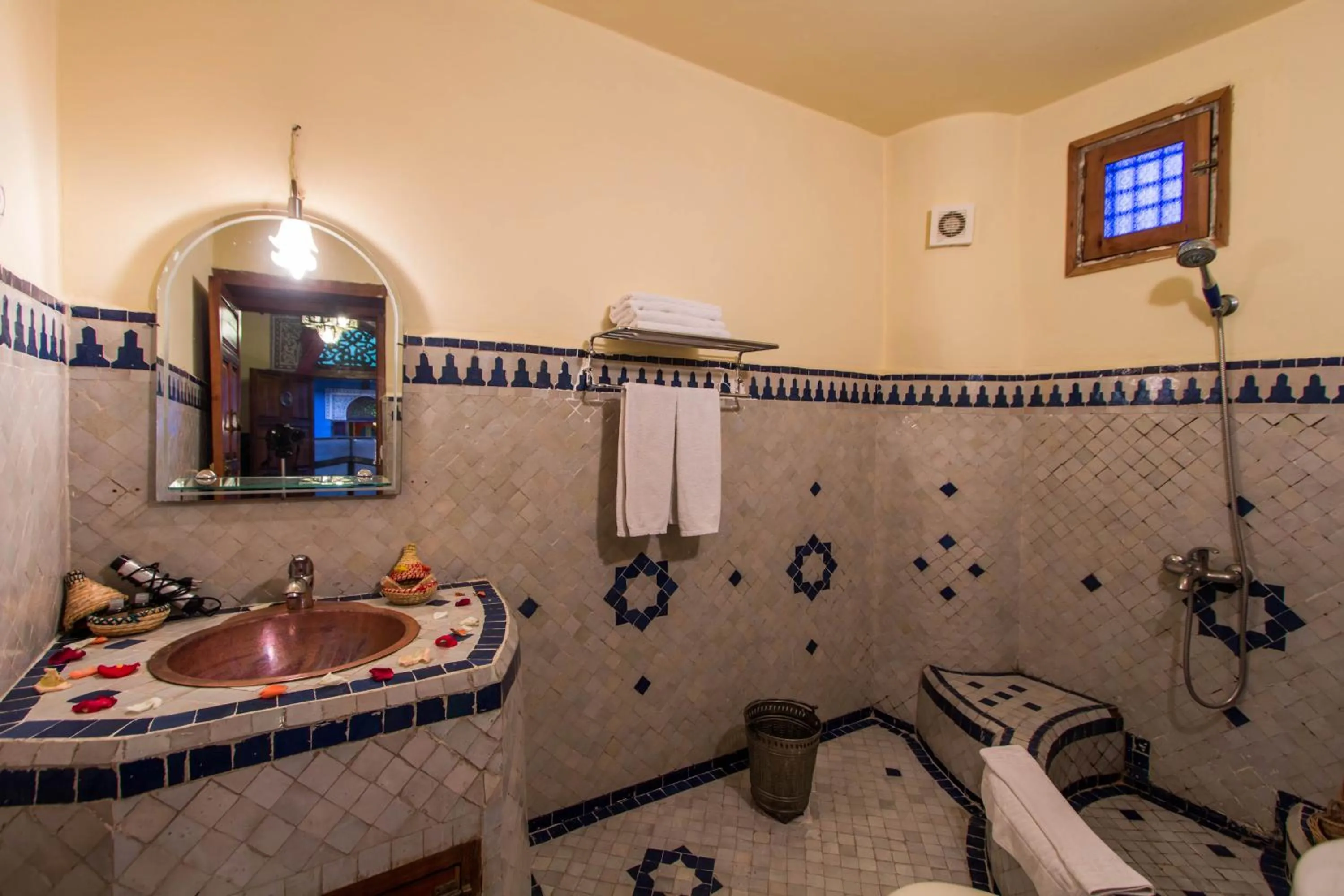 Bathroom in Riad Ibn Khaldoun