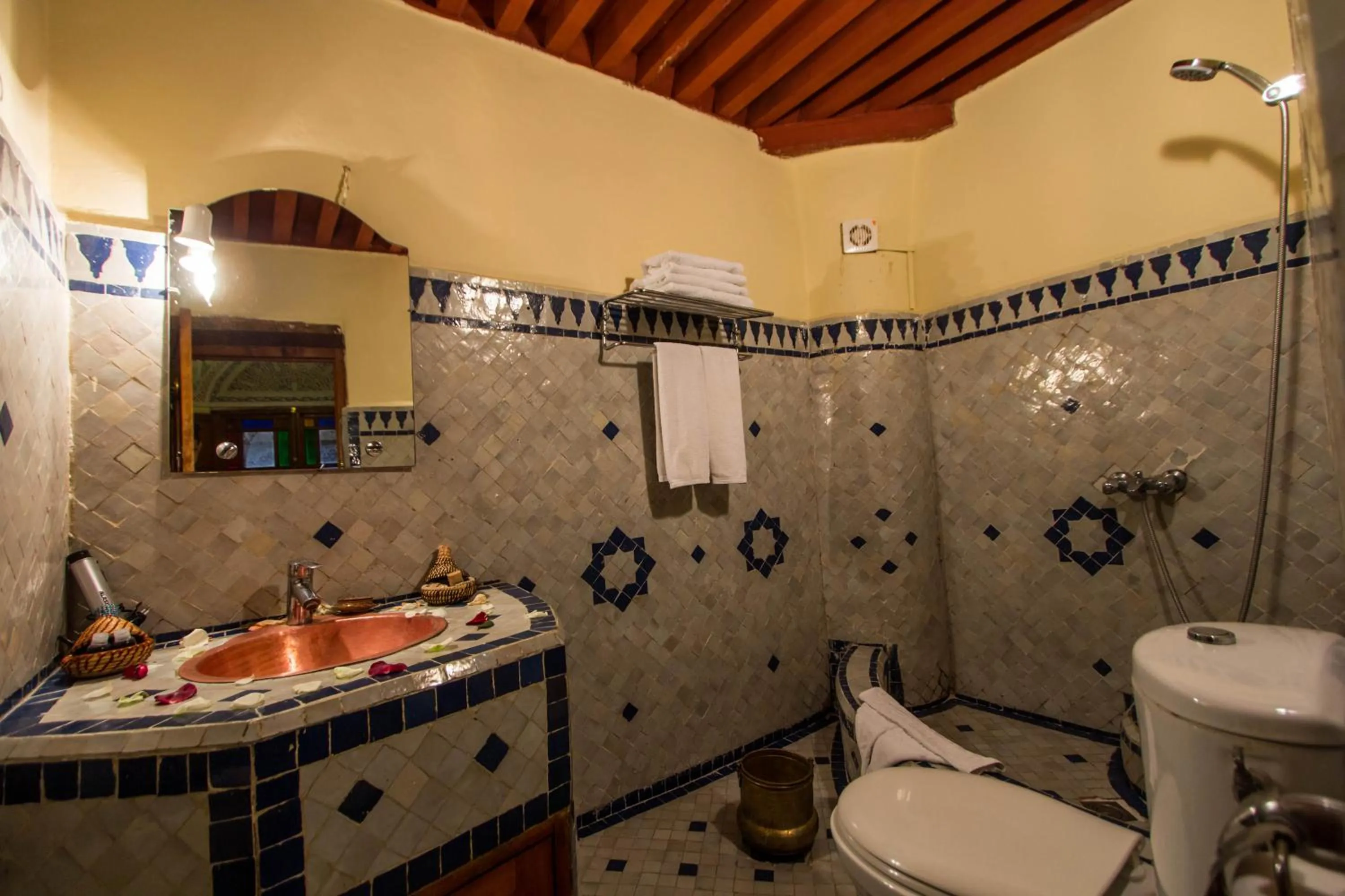 Bathroom in Riad Ibn Khaldoun