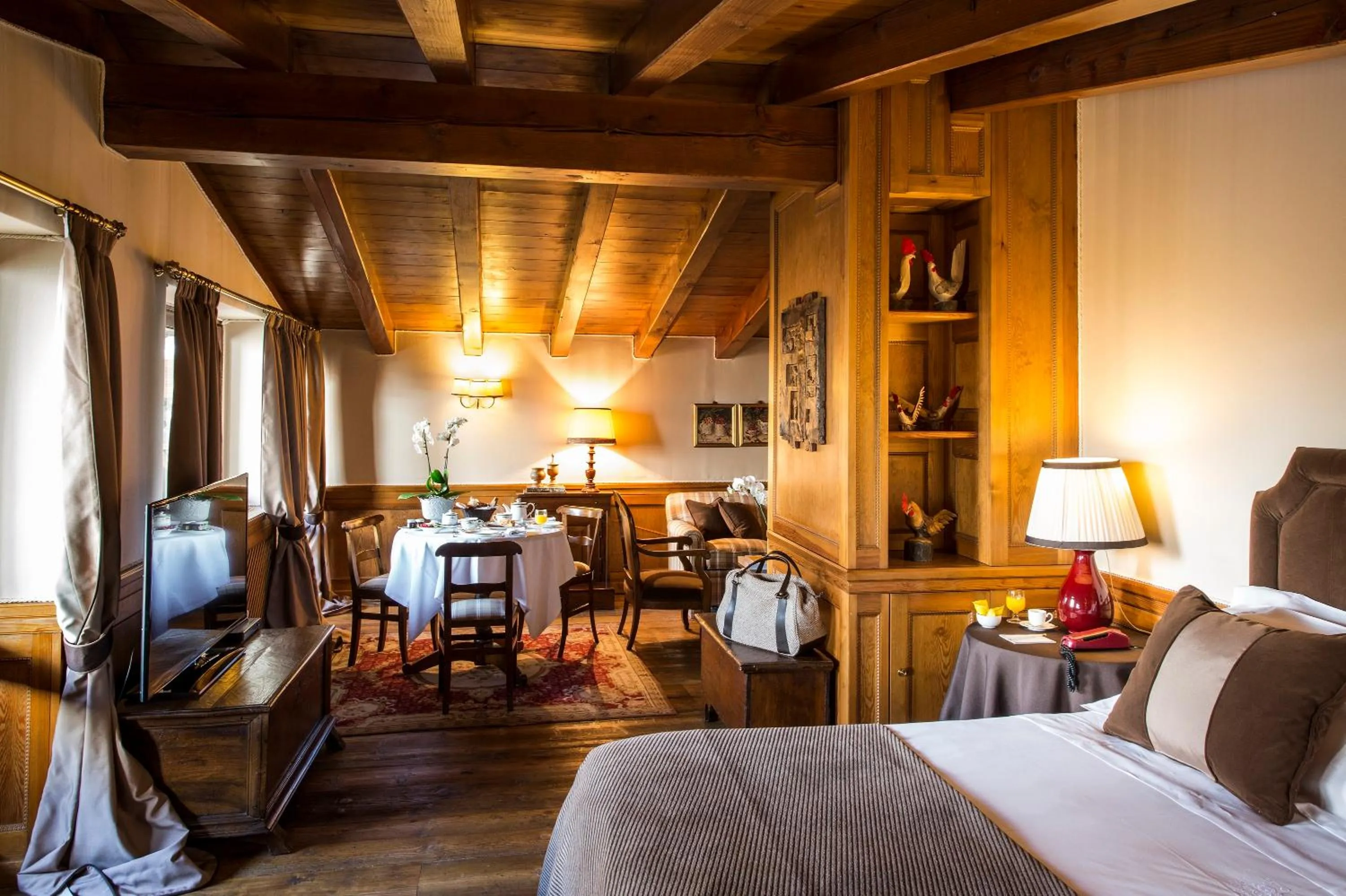 Photo of the whole room, Bed in Hotel Hermitage Relais & Châteaux