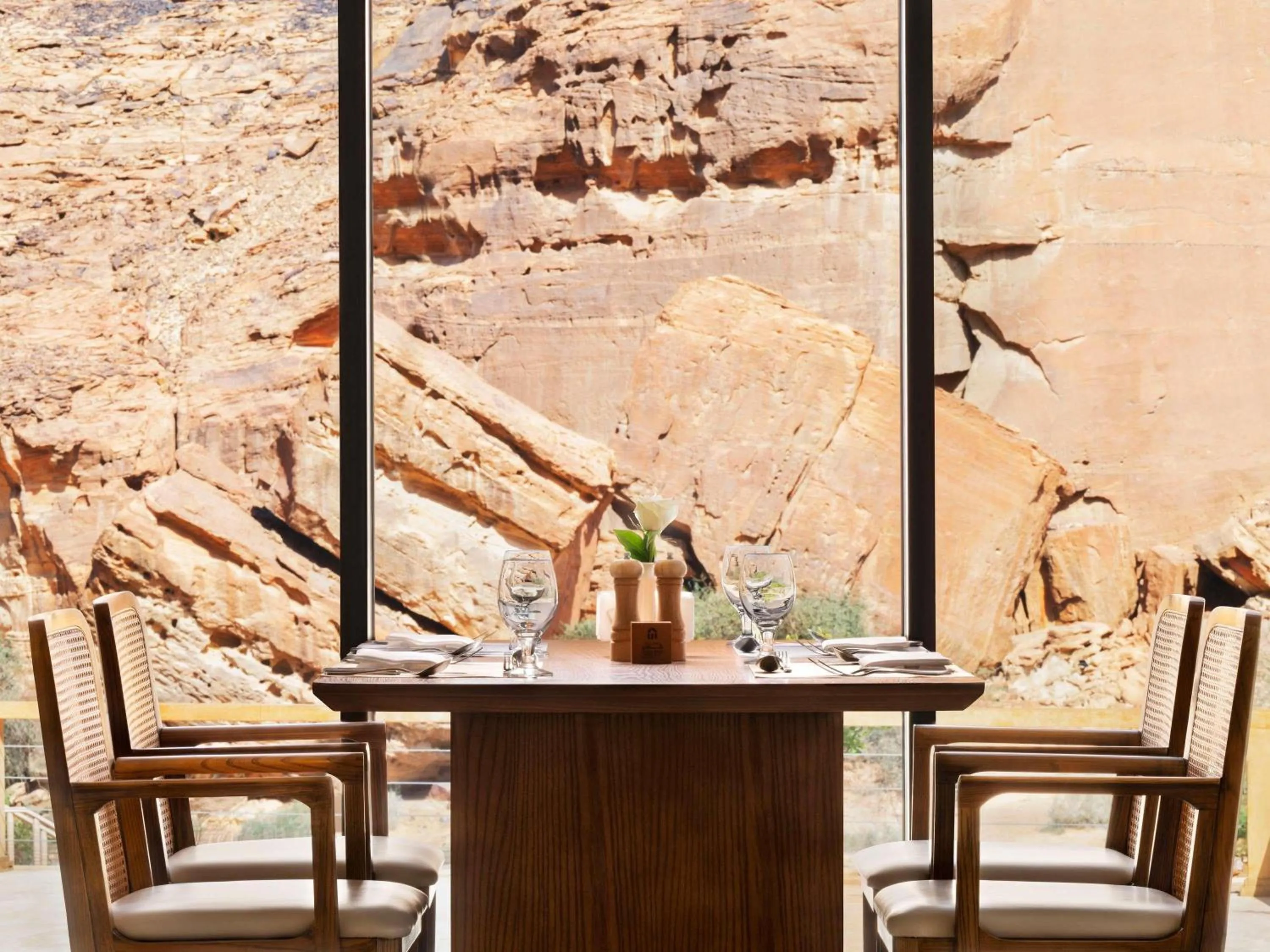 Restaurant/places to eat in Shaden Resort