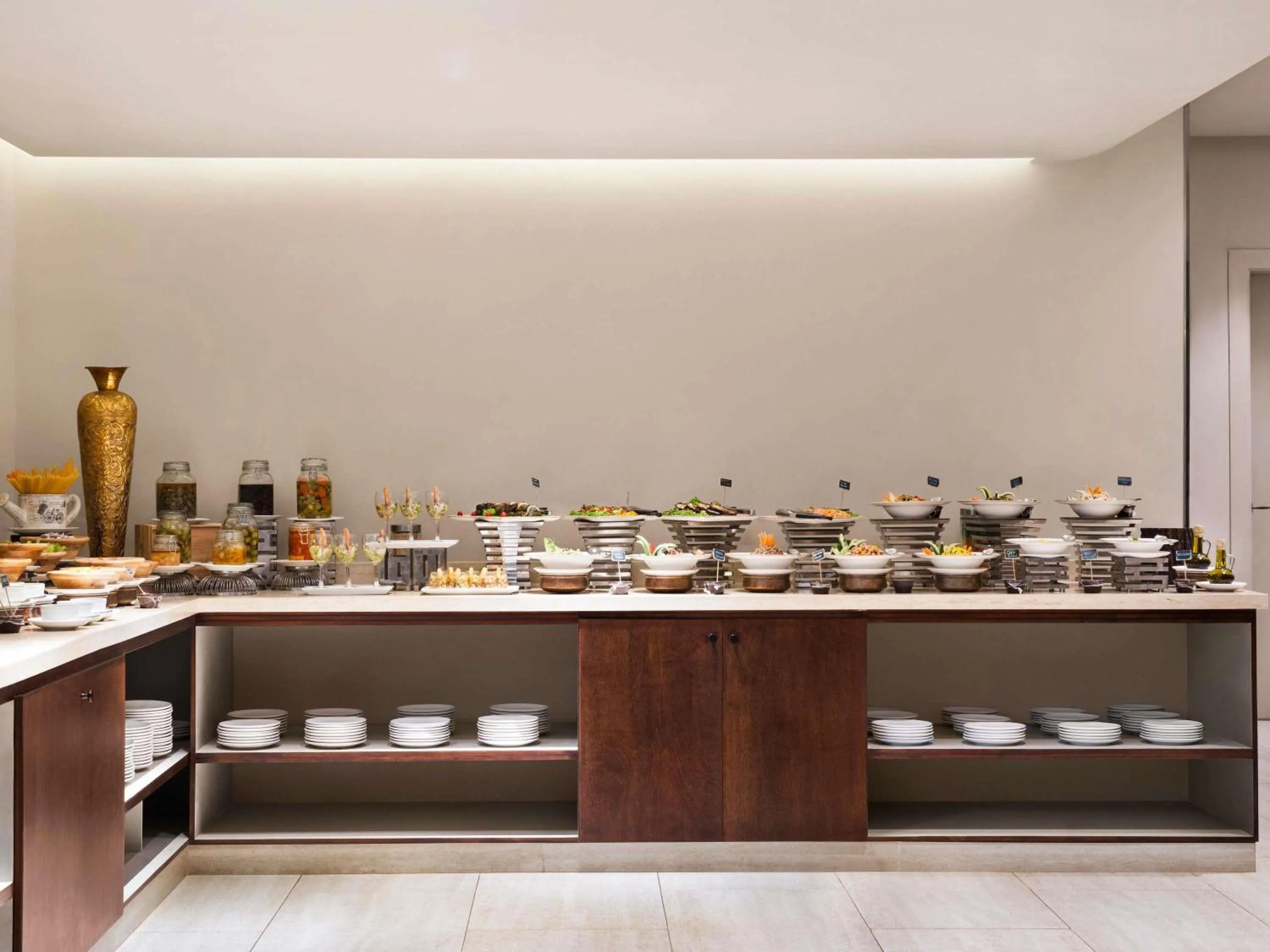 Restaurant/places to eat in Shaden Resort