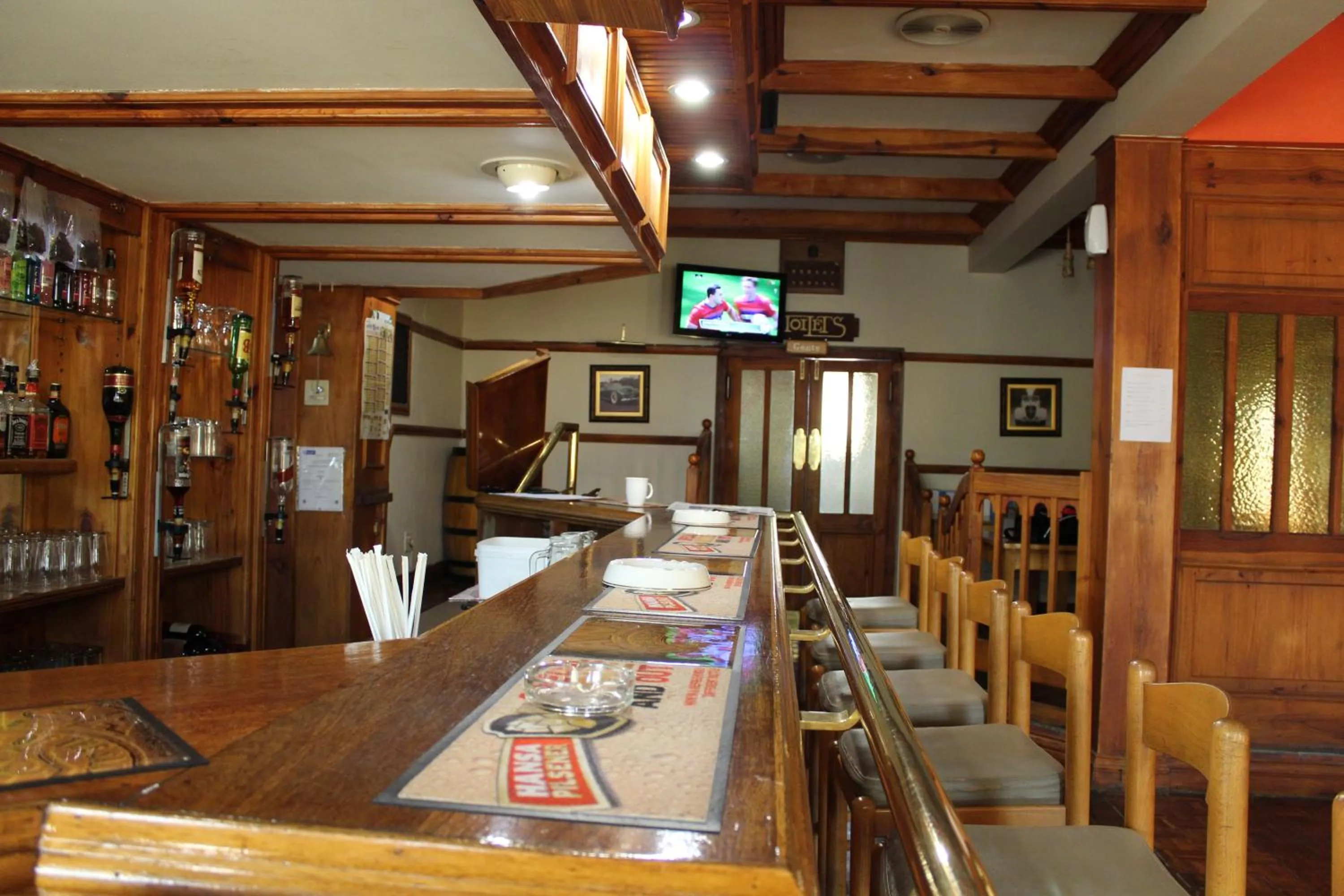 Lounge or bar in The Hamlet Country Lodge