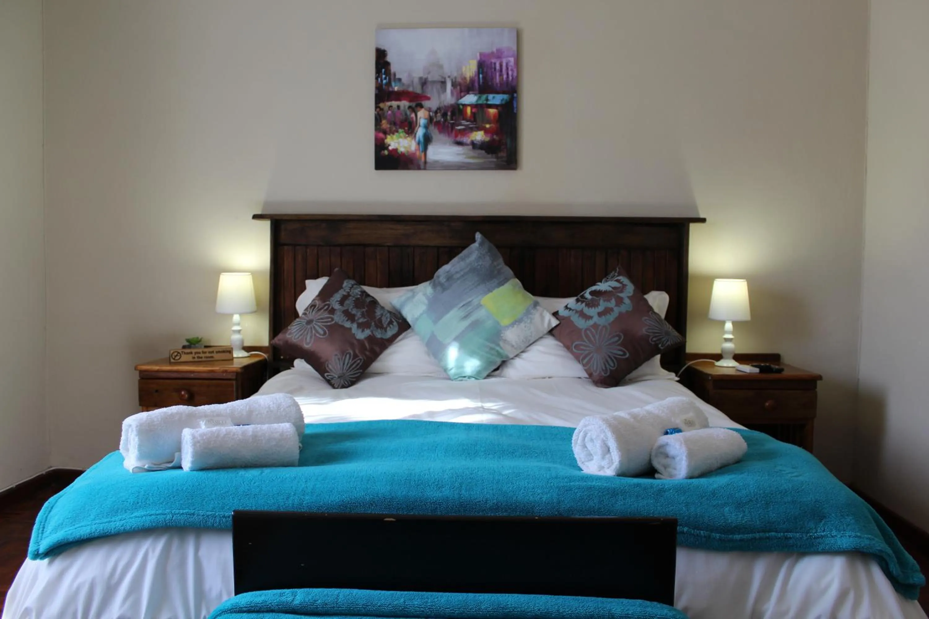 Photo of the whole room, Bed in The Hamlet Country Lodge