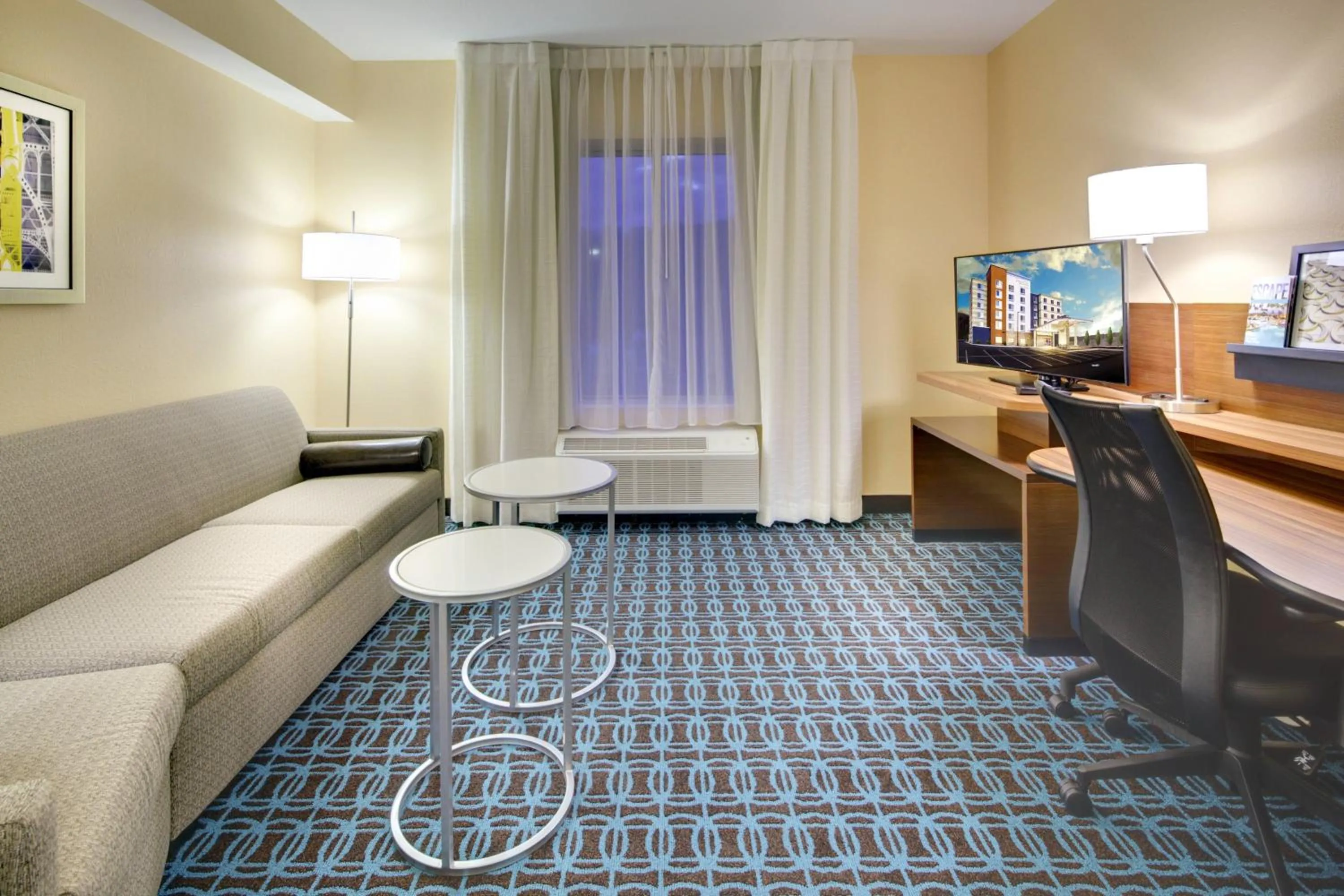 Living room in Fairfield Inn & Suites by Marriott Asheville Tunnel Road