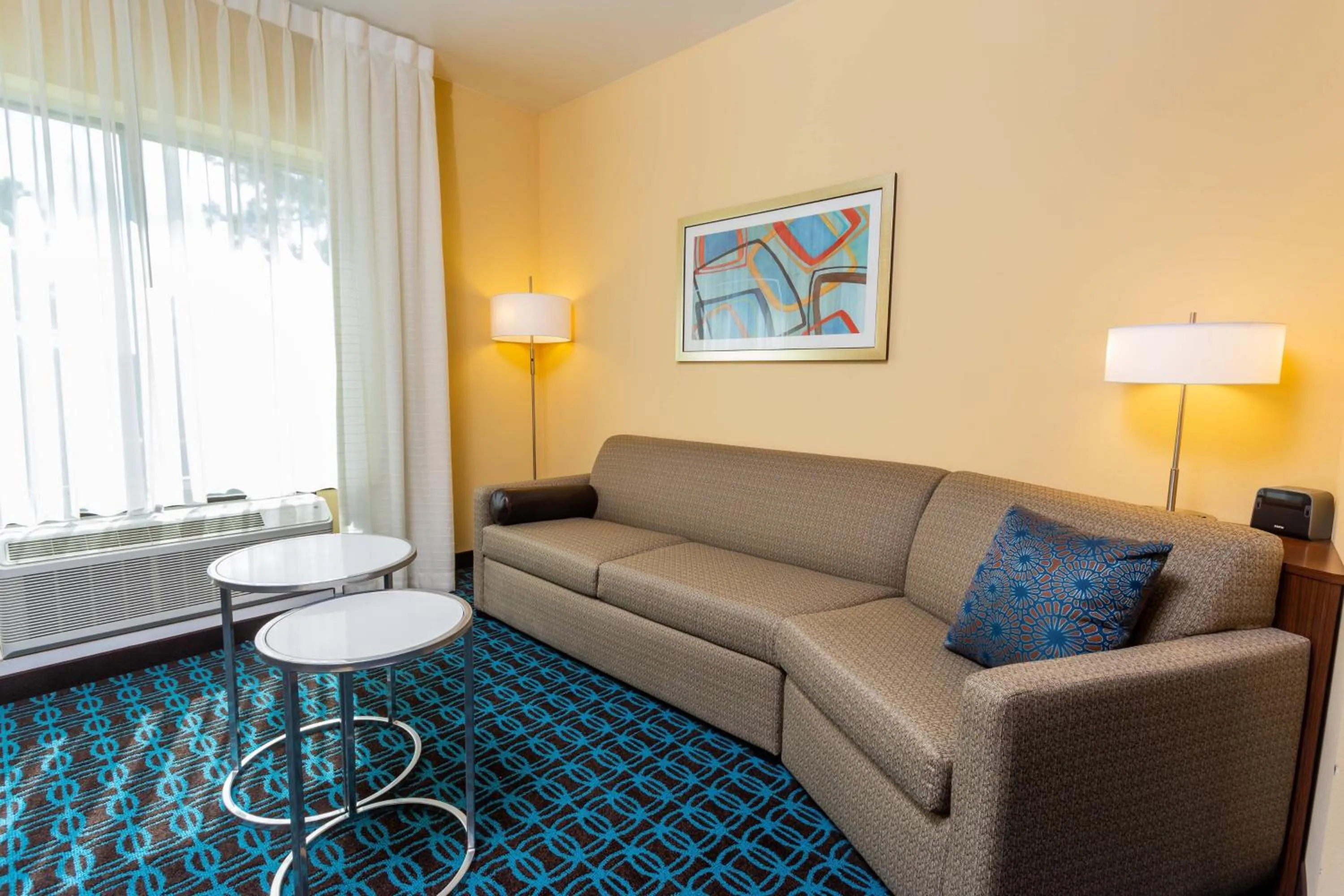 Living room in Fairfield Inn & Suites by Marriott Bay City, Texas