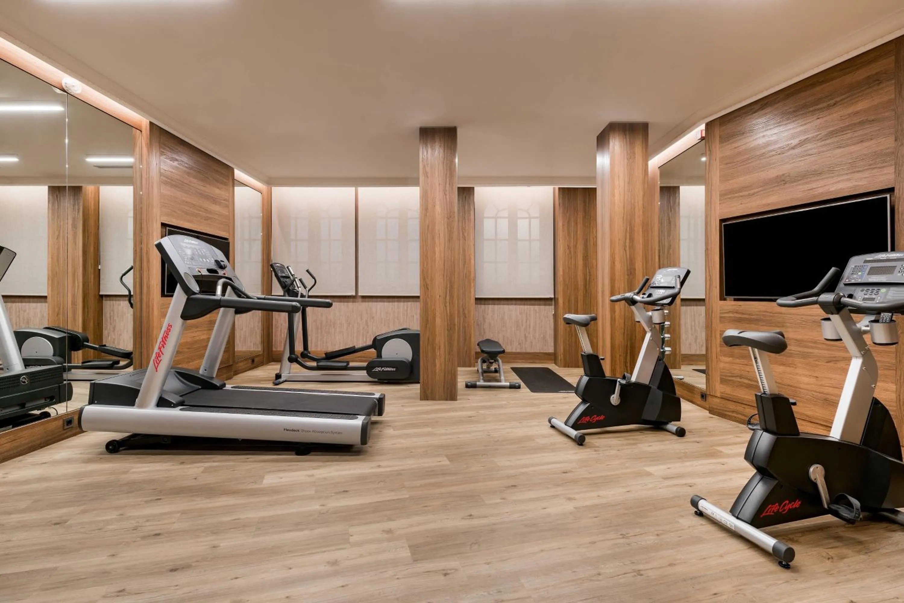 Fitness centre/facilities in Círculo Gran Vía, Autograph Collection (Adults Only)