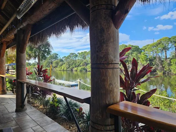 Restaurant/places to eat in Cape Crossing Resort & Marina