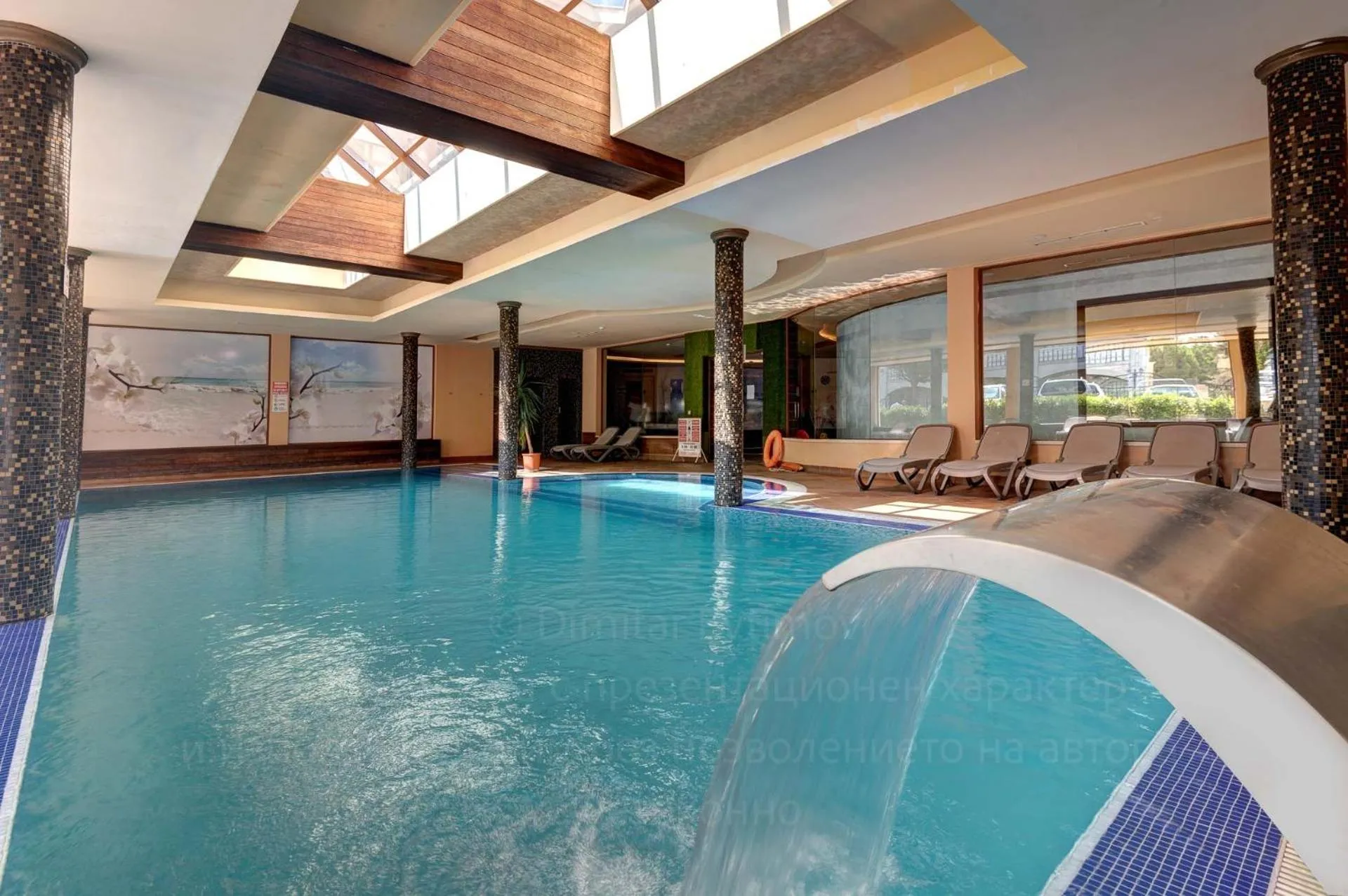 Swimming pool in Festa Via Pontica