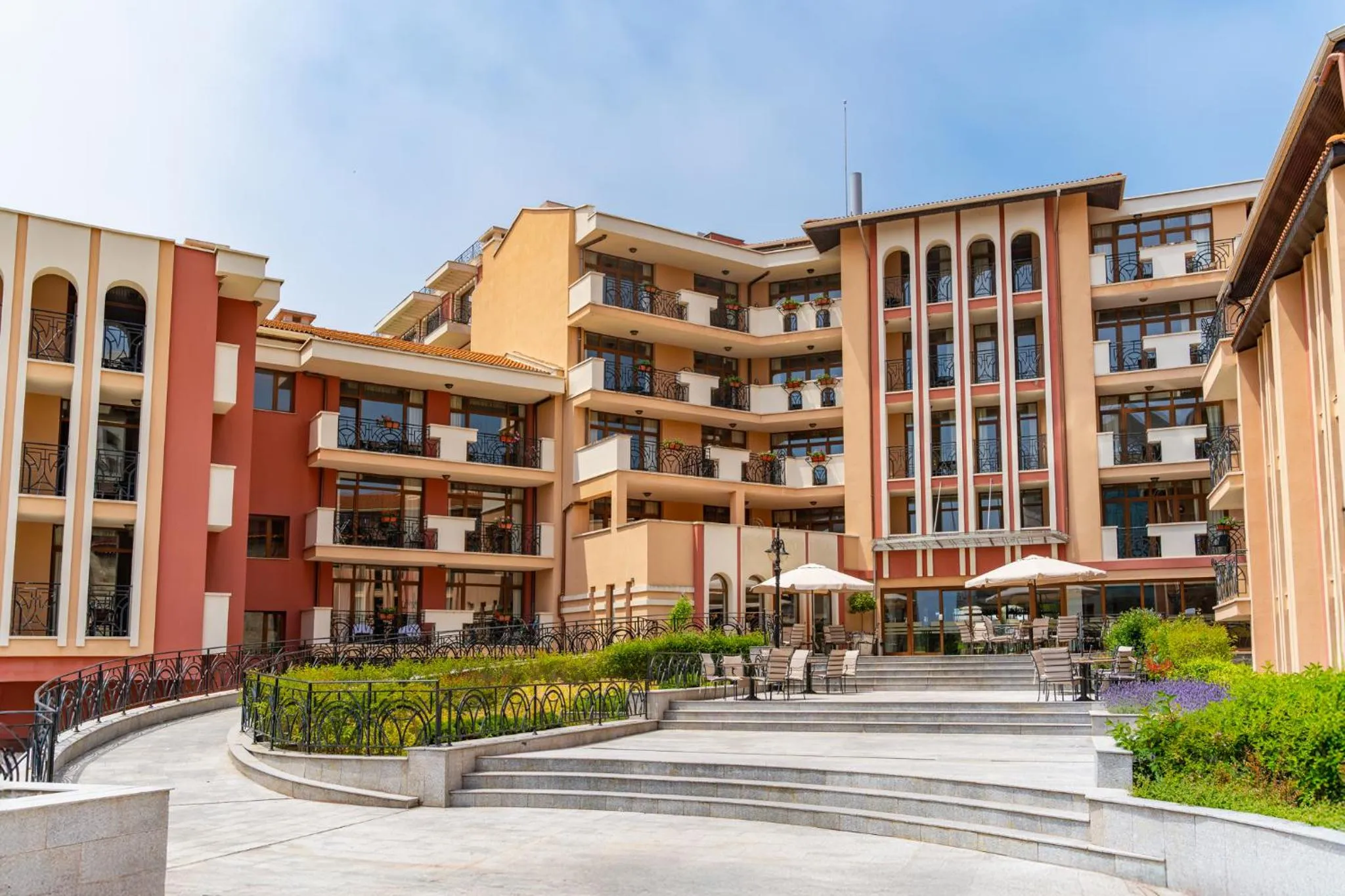 Property building in Festa Via Pontica