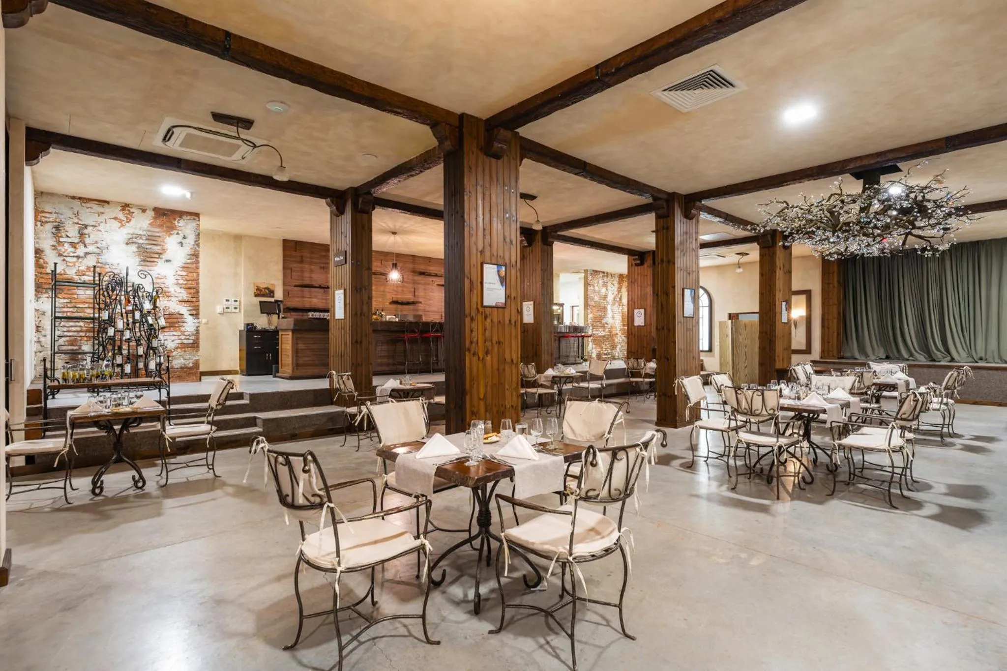 Restaurant/places to eat in Festa Via Pontica