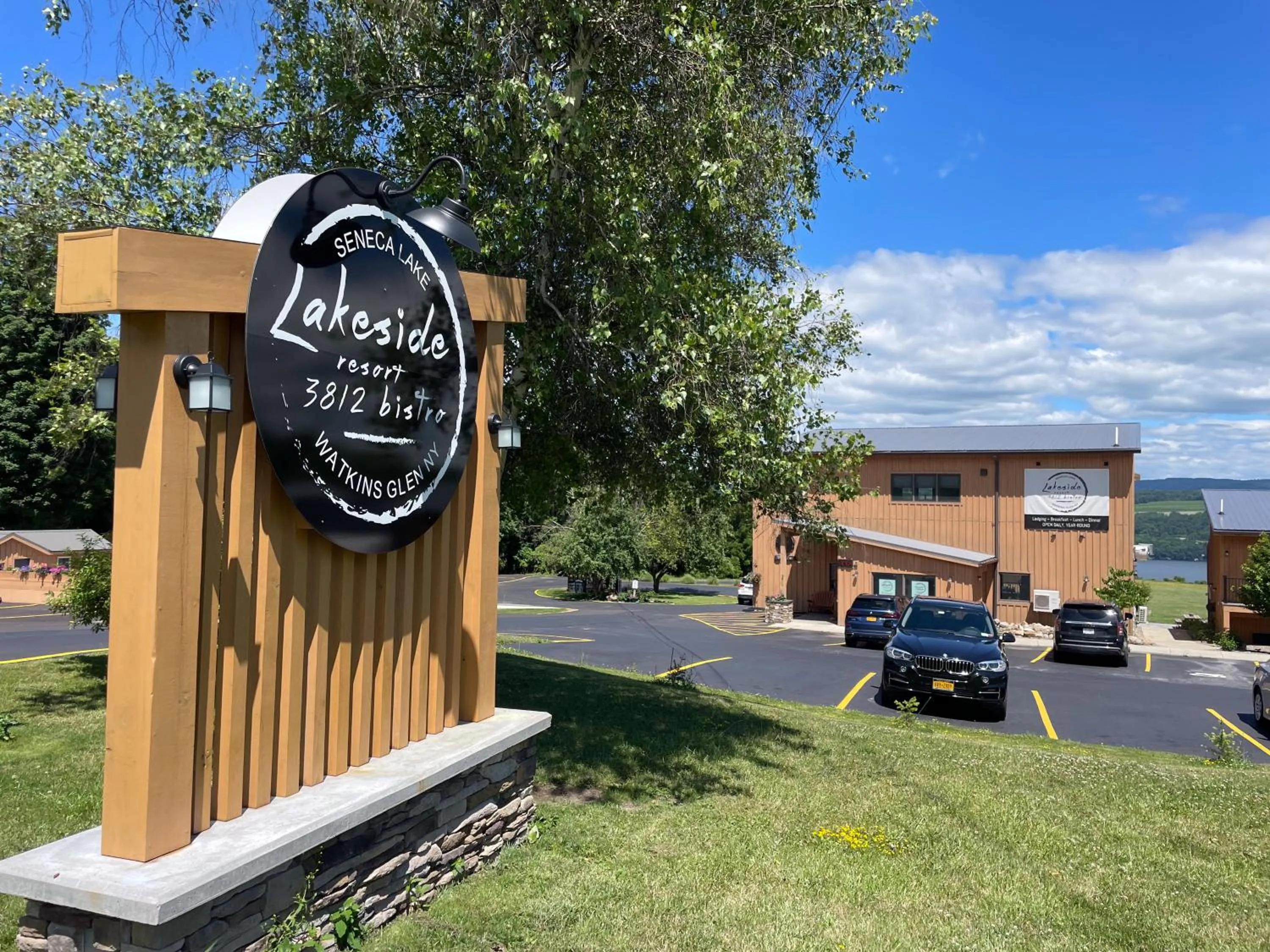 Facade/entrance in Lakeside Resort