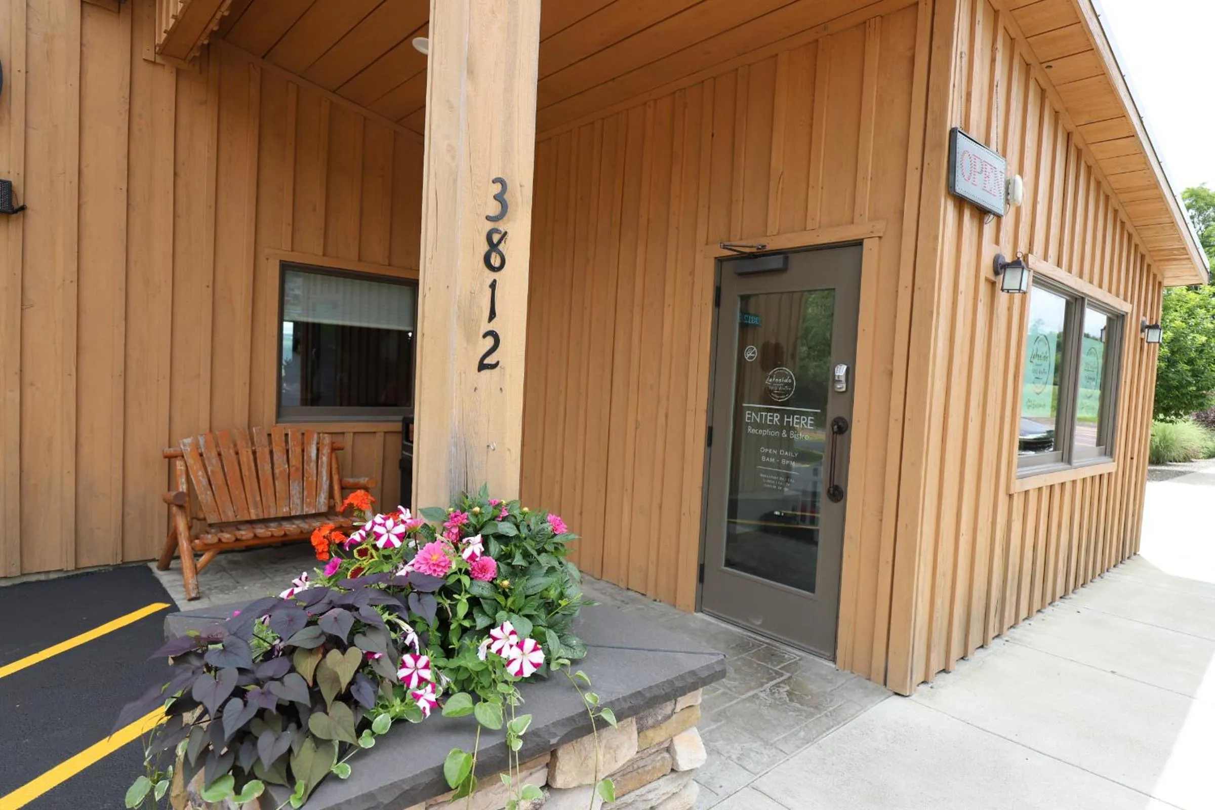 Facade/entrance in Lakeside Resort