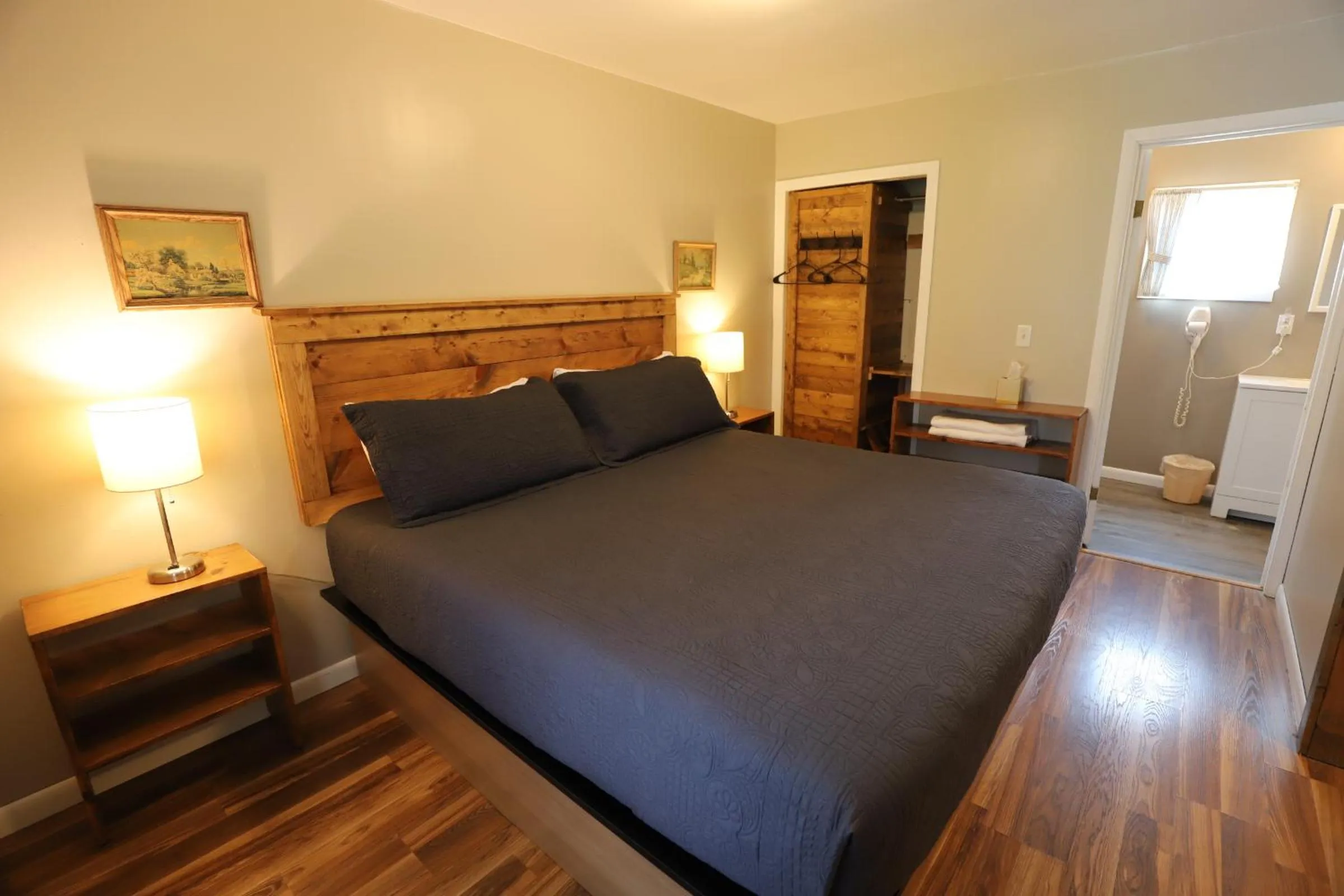 Bed in Lakeside Resort