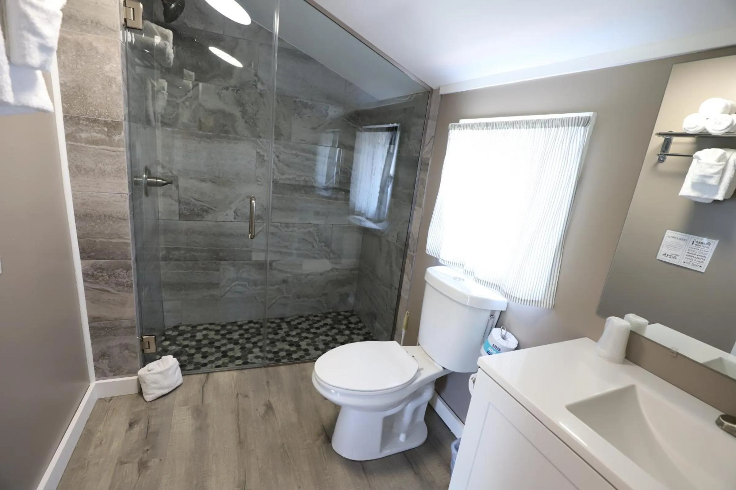 Bathroom in Lakeside Resort