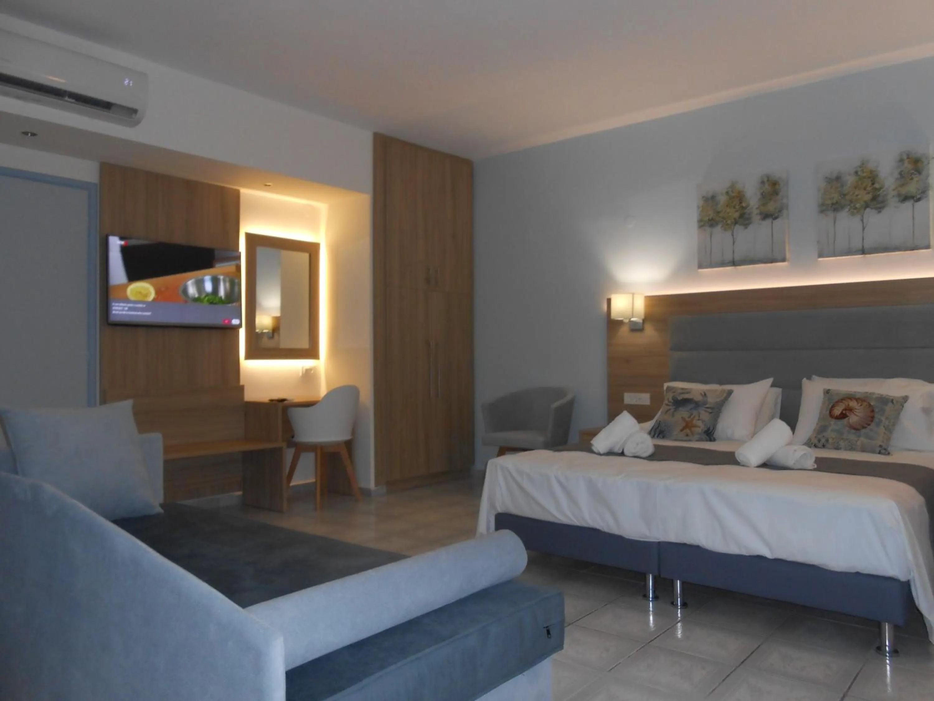 Photo of the whole room, Bed in Aristo Apts