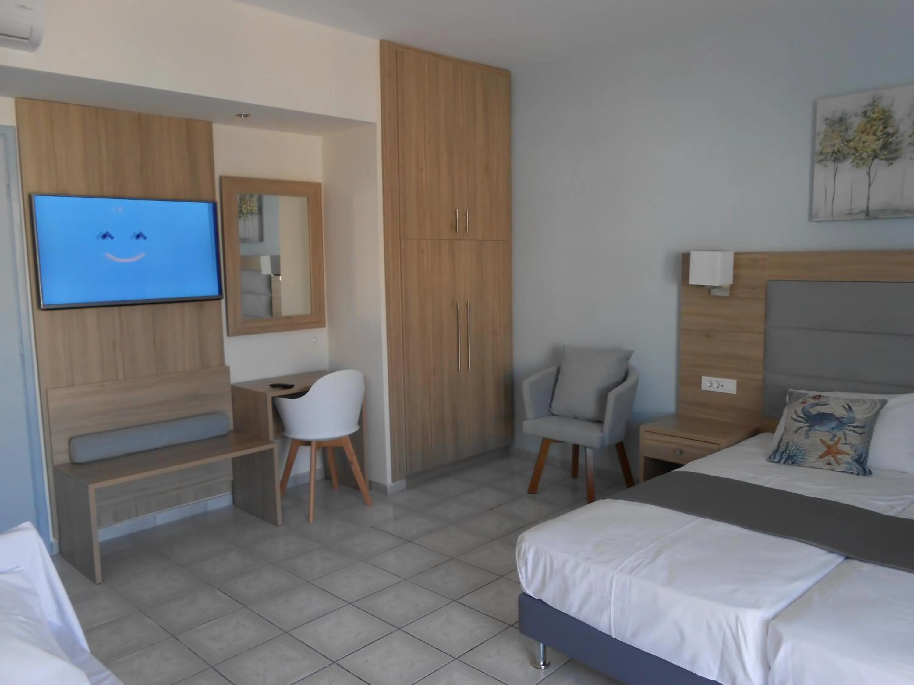 Photo of the whole room, Bed in Aristo Apts