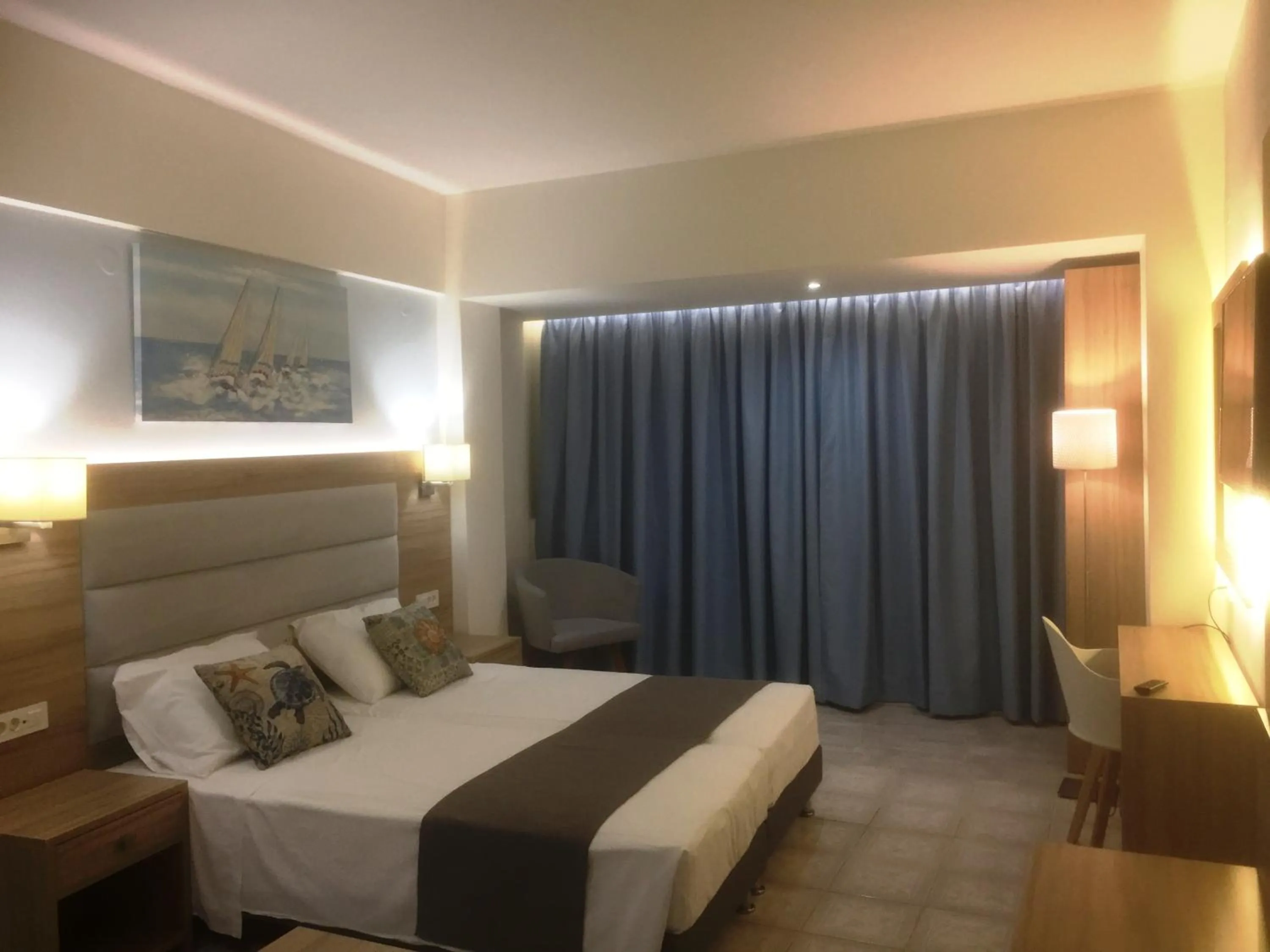 Photo of the whole room, Bed in Aristo Apts