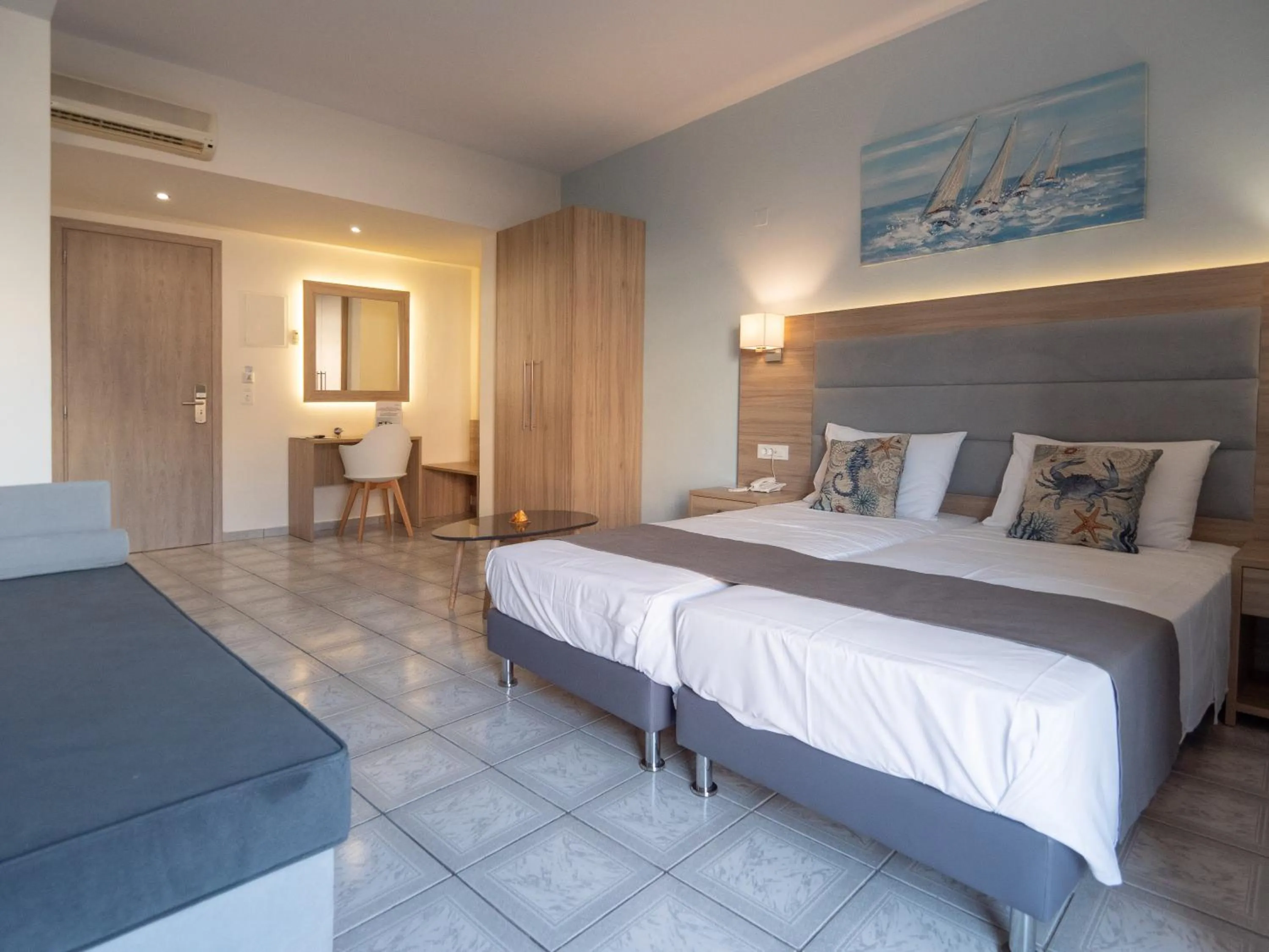 Photo of the whole room, Bed in Aristo Apts