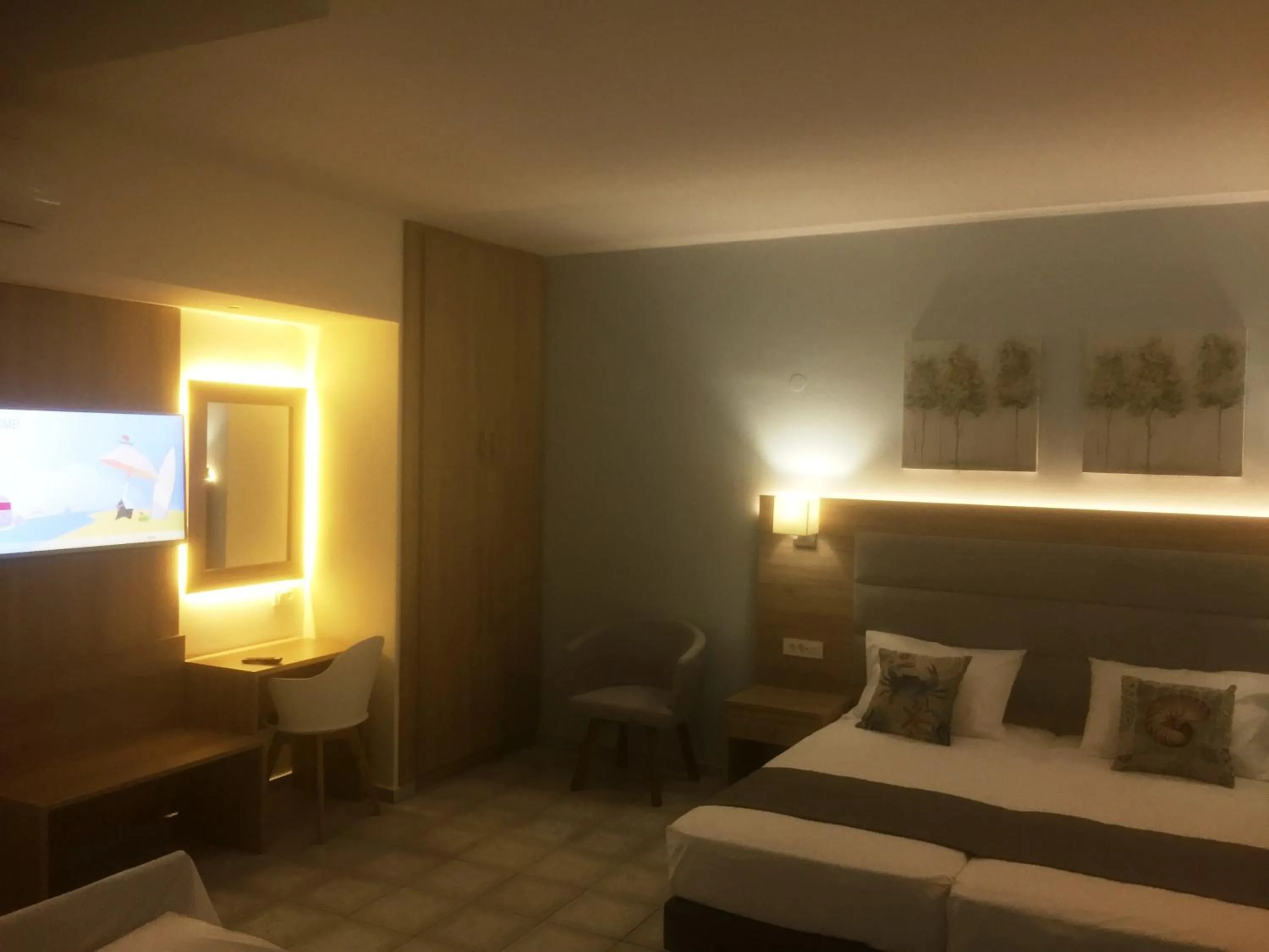 Photo of the whole room, Bed in Aristo Apts